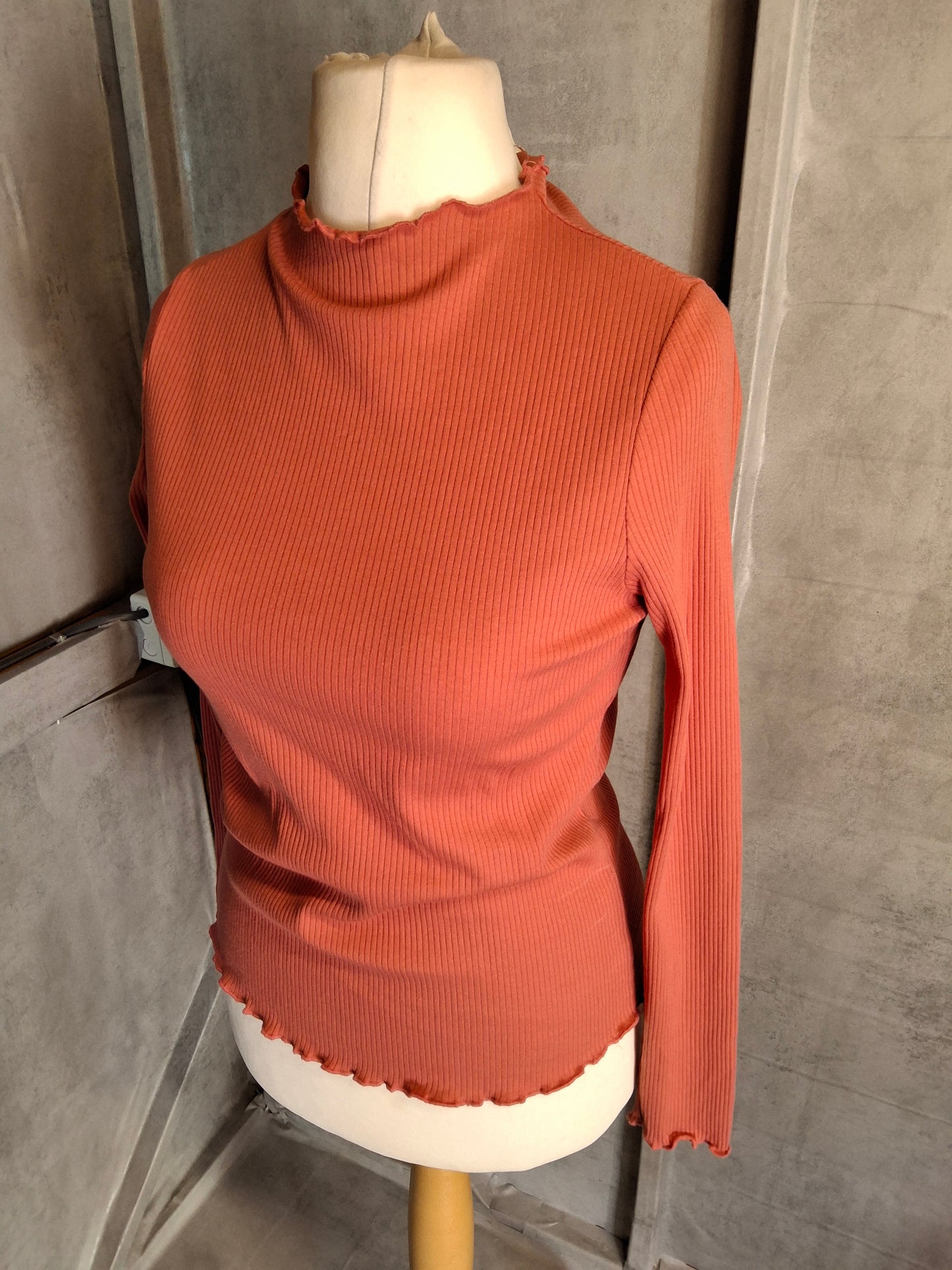 George Pink/Coral Ribbed High Neck Long Sleeve Top – Size 10