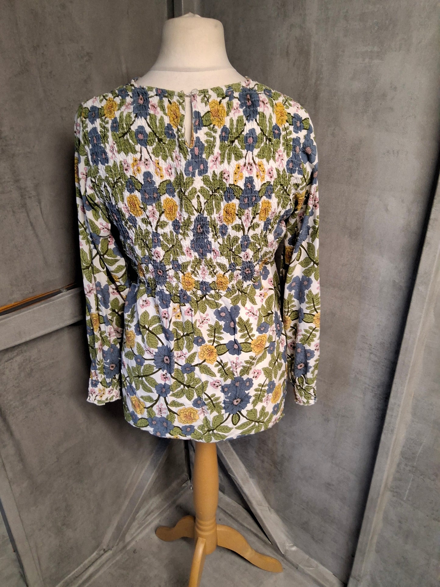Cerulean Blue Diamond Floral Long Sleeve Top – Size 16 – 100% Rayon