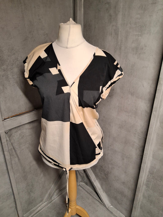 Next Monochrome Geometric Wrap-Style Top – Size 8 – Abstract Print with Ruched Sleeves & Drawstring Hem
