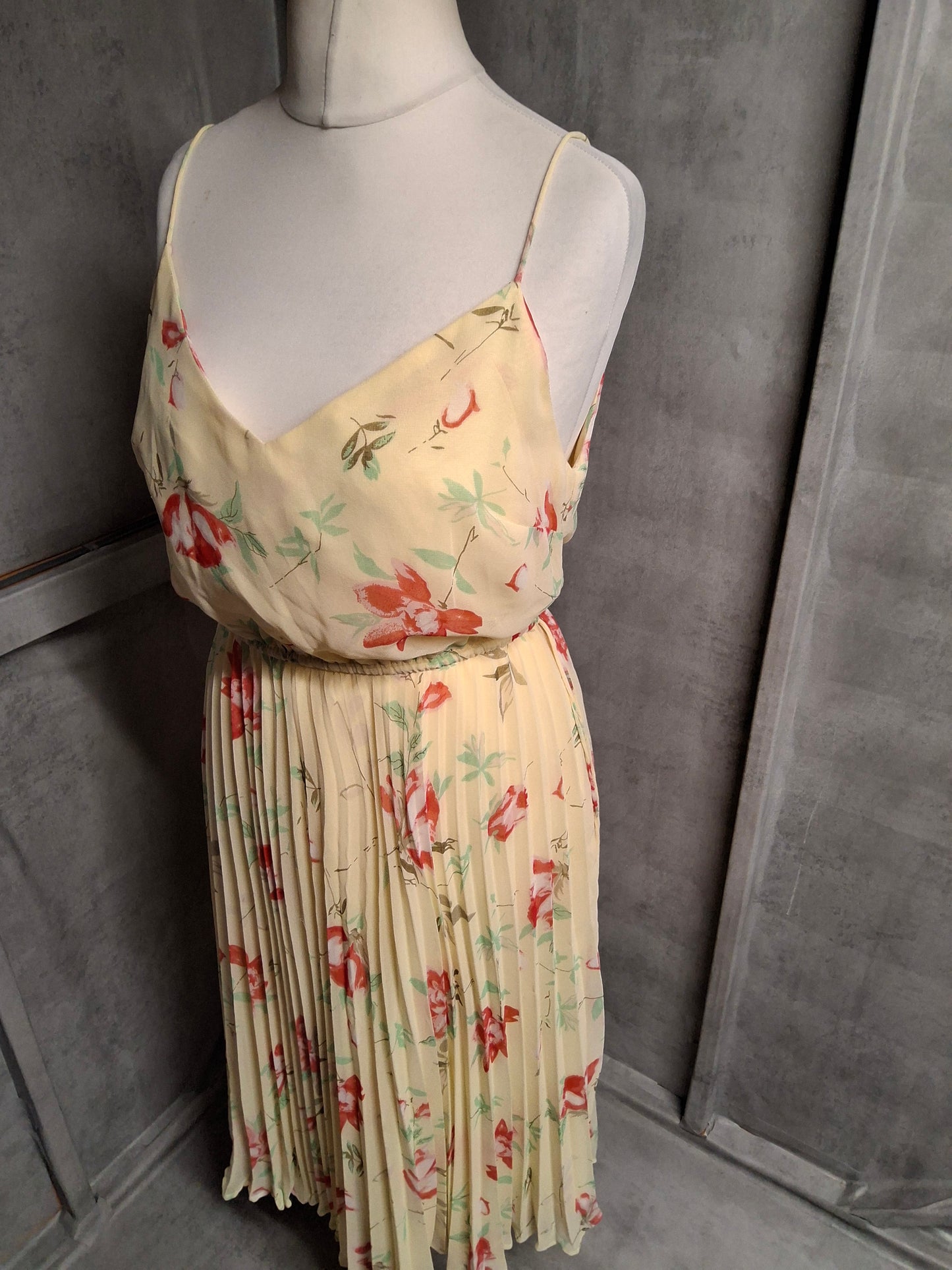 ASOS Yellow Floral Pleated Midi Dress | Size 12 | Garden Party Approved