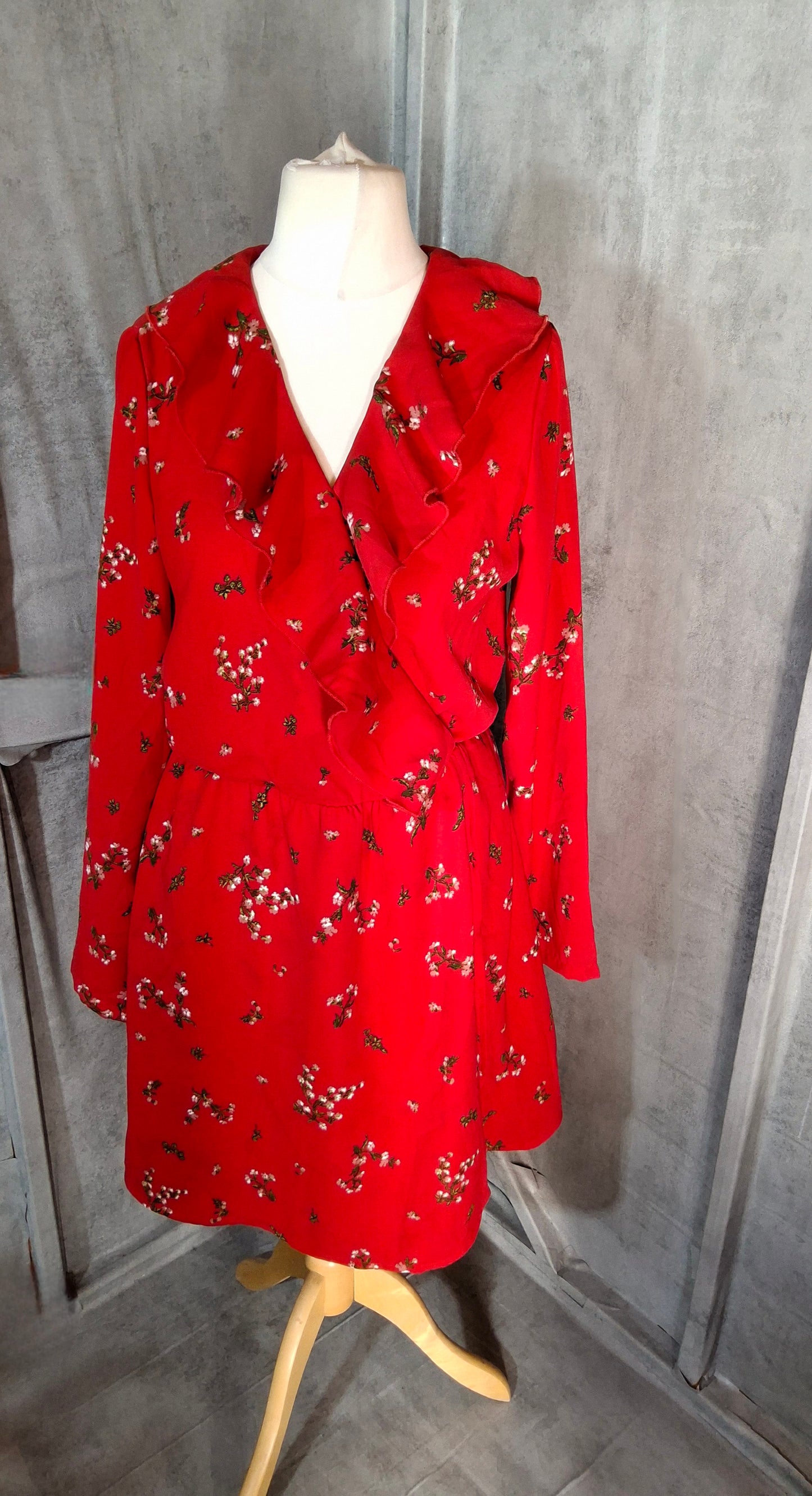 Vero Moda Red Floral Frill Wrap Dress – Size M (UK size 10/12) – NWT