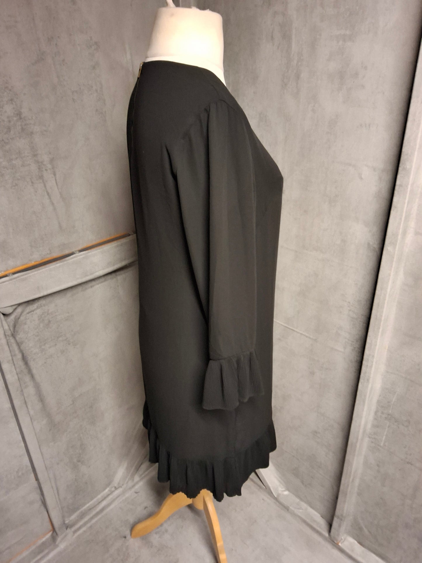 Darling London Black Frill Dress – Size 10 – Knee Length