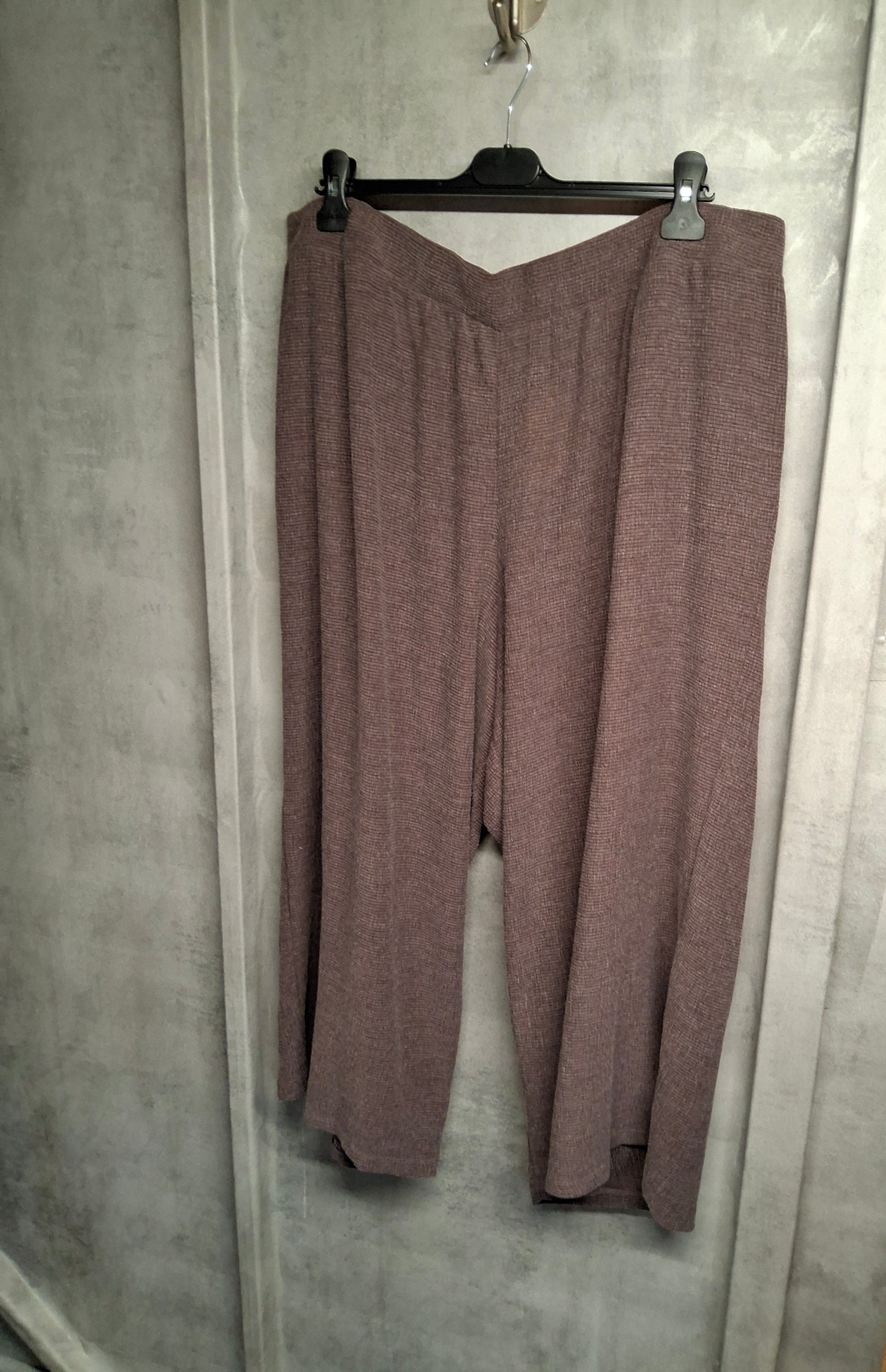 I.Scenery Burgundy Wide-Leg Trousers – Size 24/26 – Flared, Comfy & Chic
