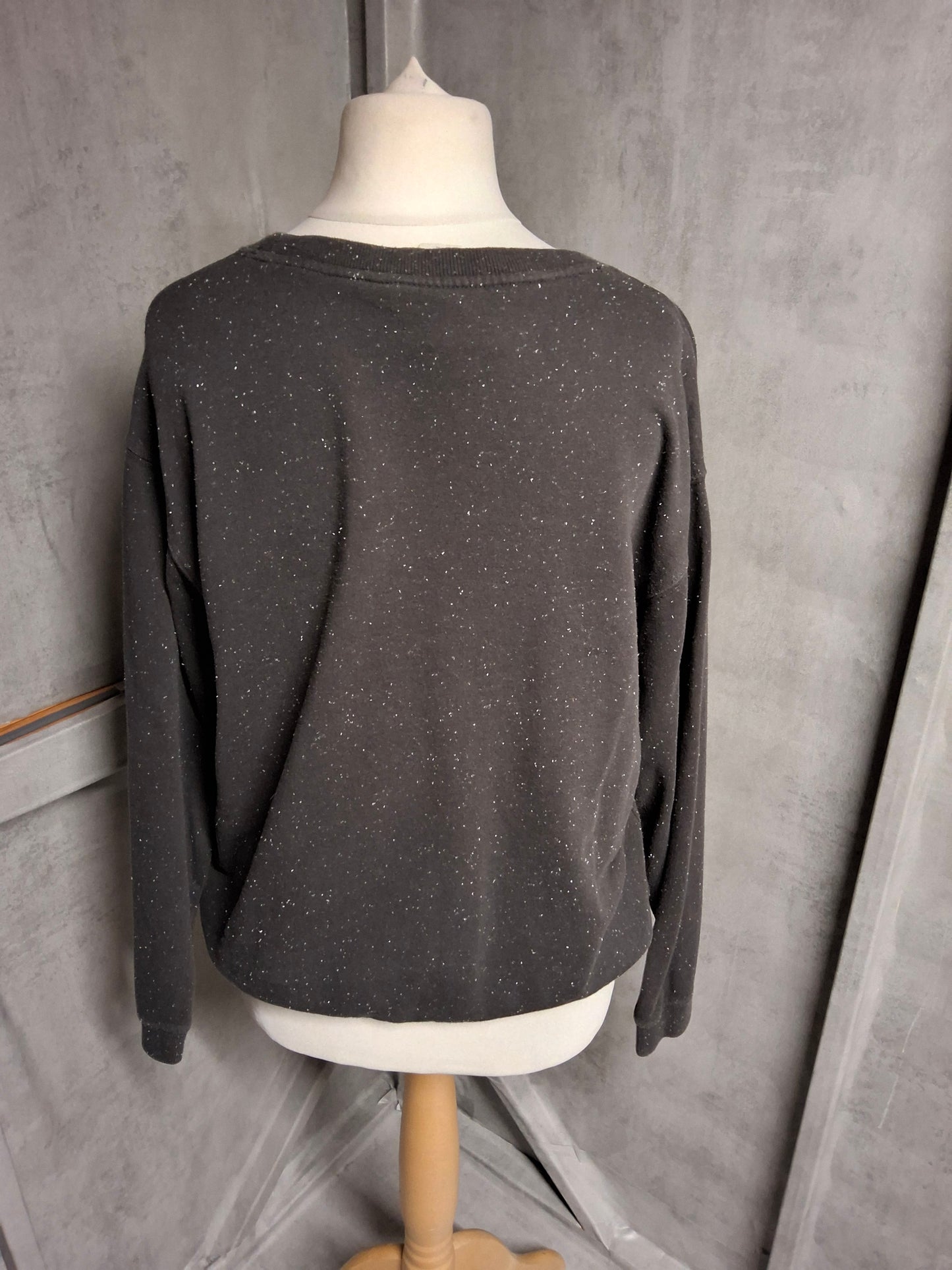 H&M Grey Speckled Slogan Sweatshirt – Size M (UK size 10–12) – “Happiness” Jumper