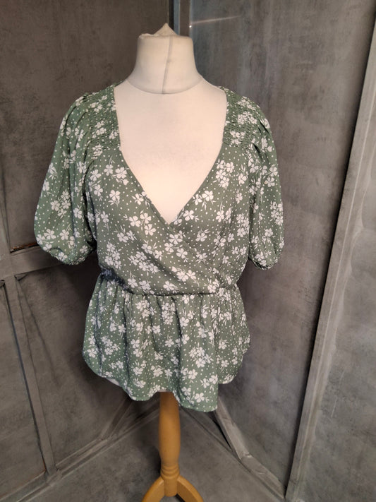 Dorothy Perkins Green & White Floral Peplum Top – Size 16 – 100% Polyester