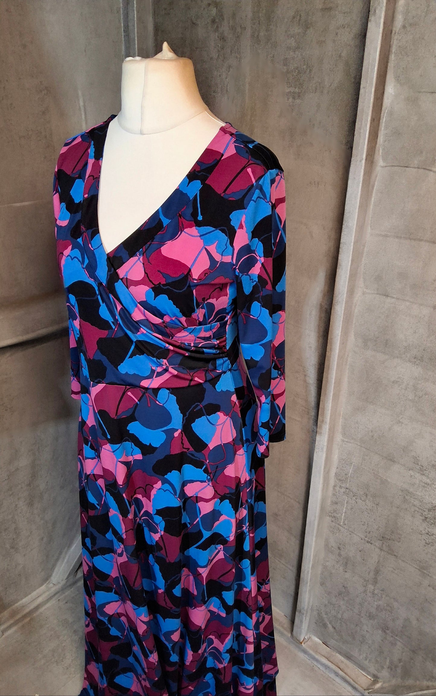 Du Jour Blue, Pink & Red Floral Long Dress – Size M (UK size 10/12) – Stretch Polyester