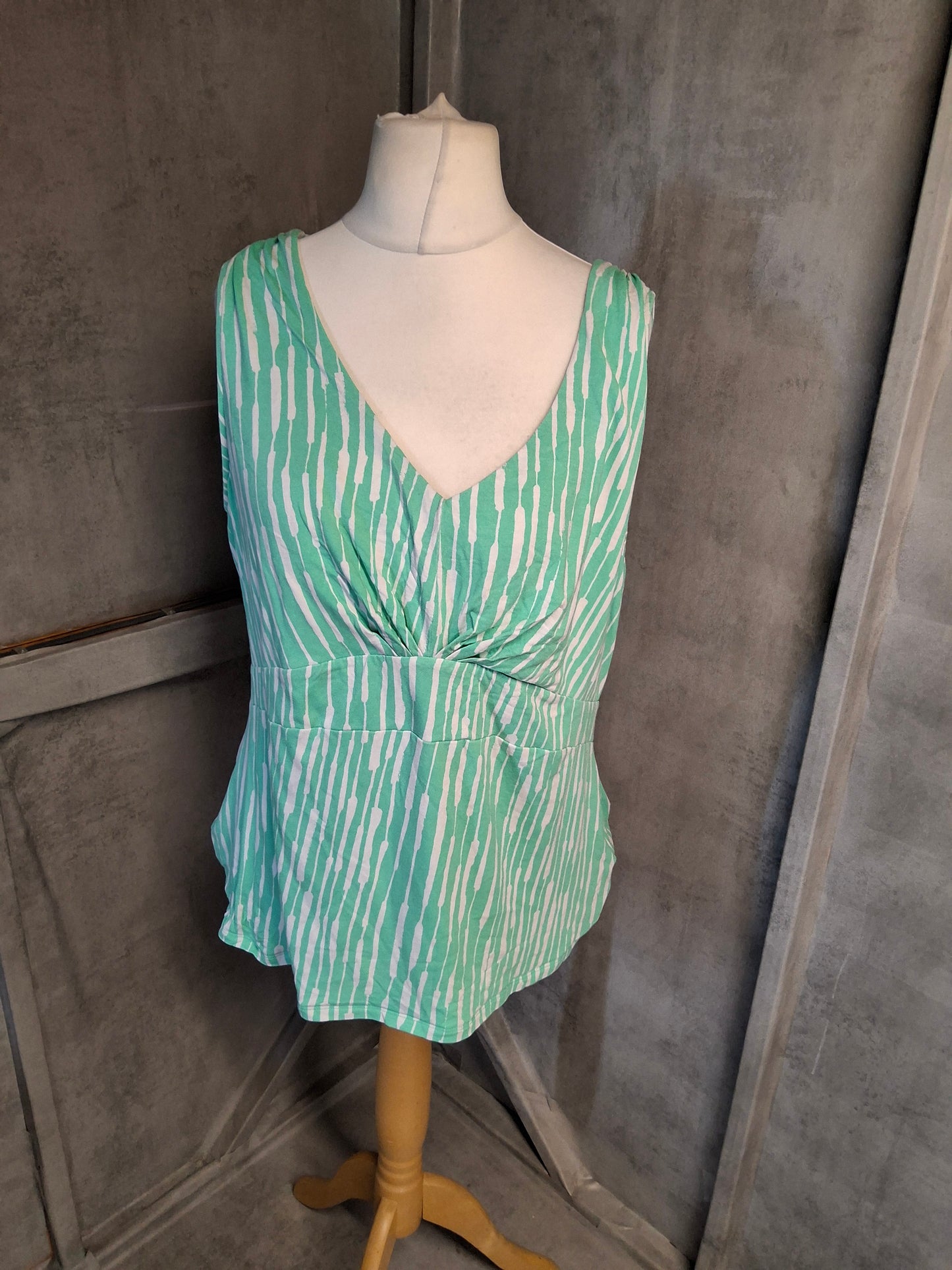 Boden Green & White Sleeveless Top – Size 22 – Lightweight Viscose