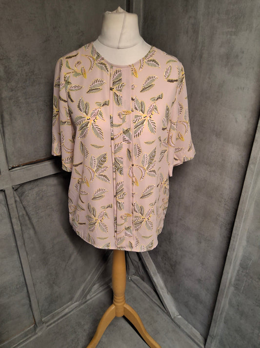 M&S Blush Pink Leaf Print Blouse – Size 12 – Work-Ready, Weekend-Approved & Always Complimented
