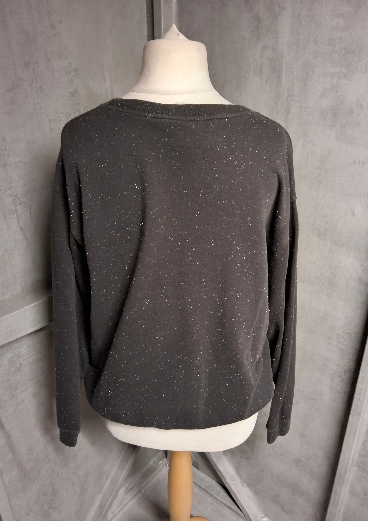 H&M Grey Speckled Slogan Sweatshirt – Size M (UK size 10–12) – “Happiness” Jumper