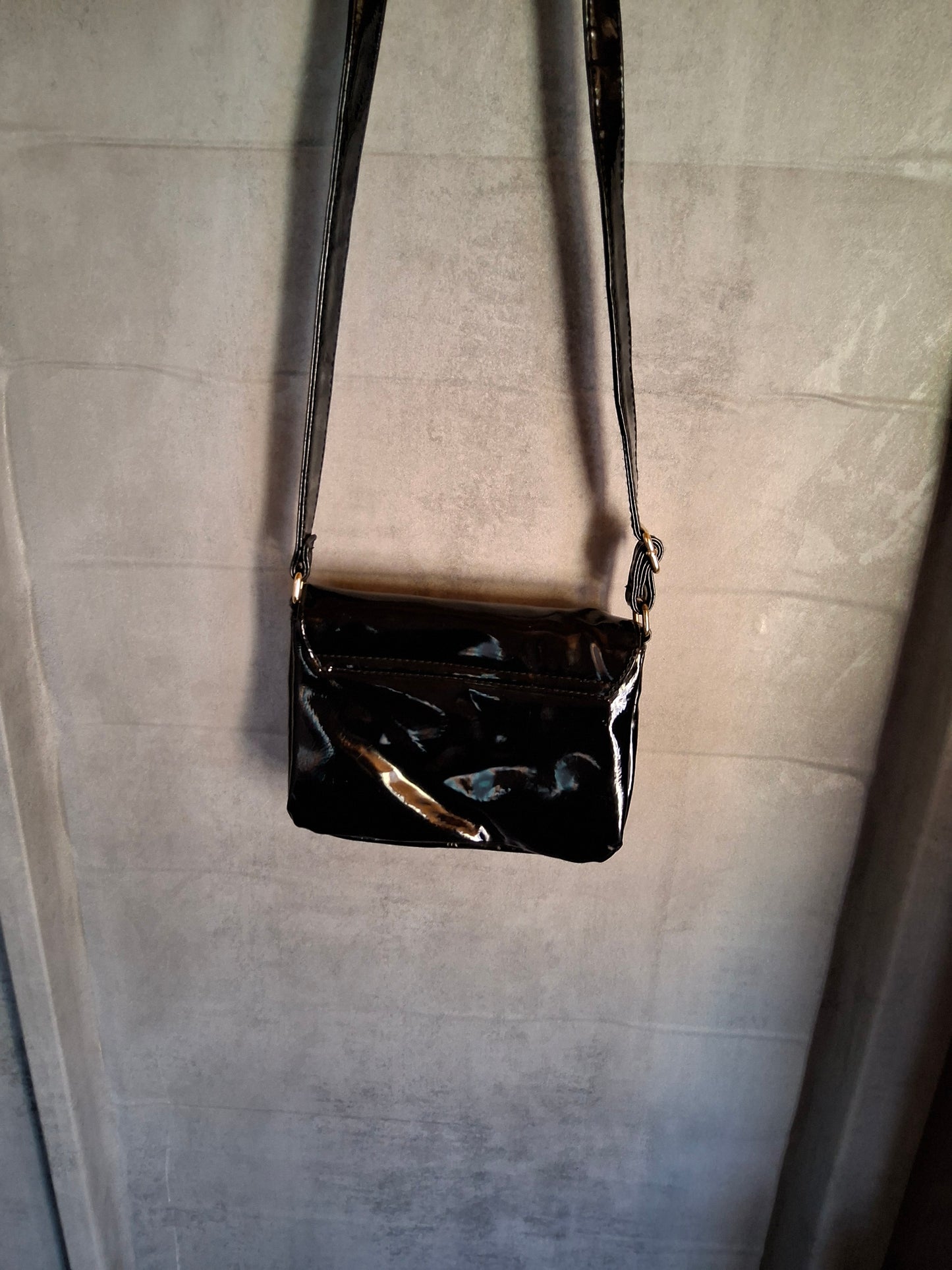 F&F Black Patent Crossbody Bag – Adjustable Strap & Clasp Shut