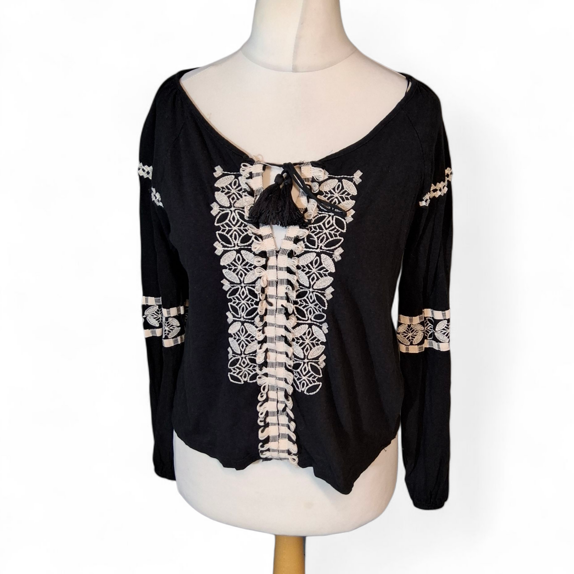 Miss Selfridge Black & White Tassel Front Top – Size 12
