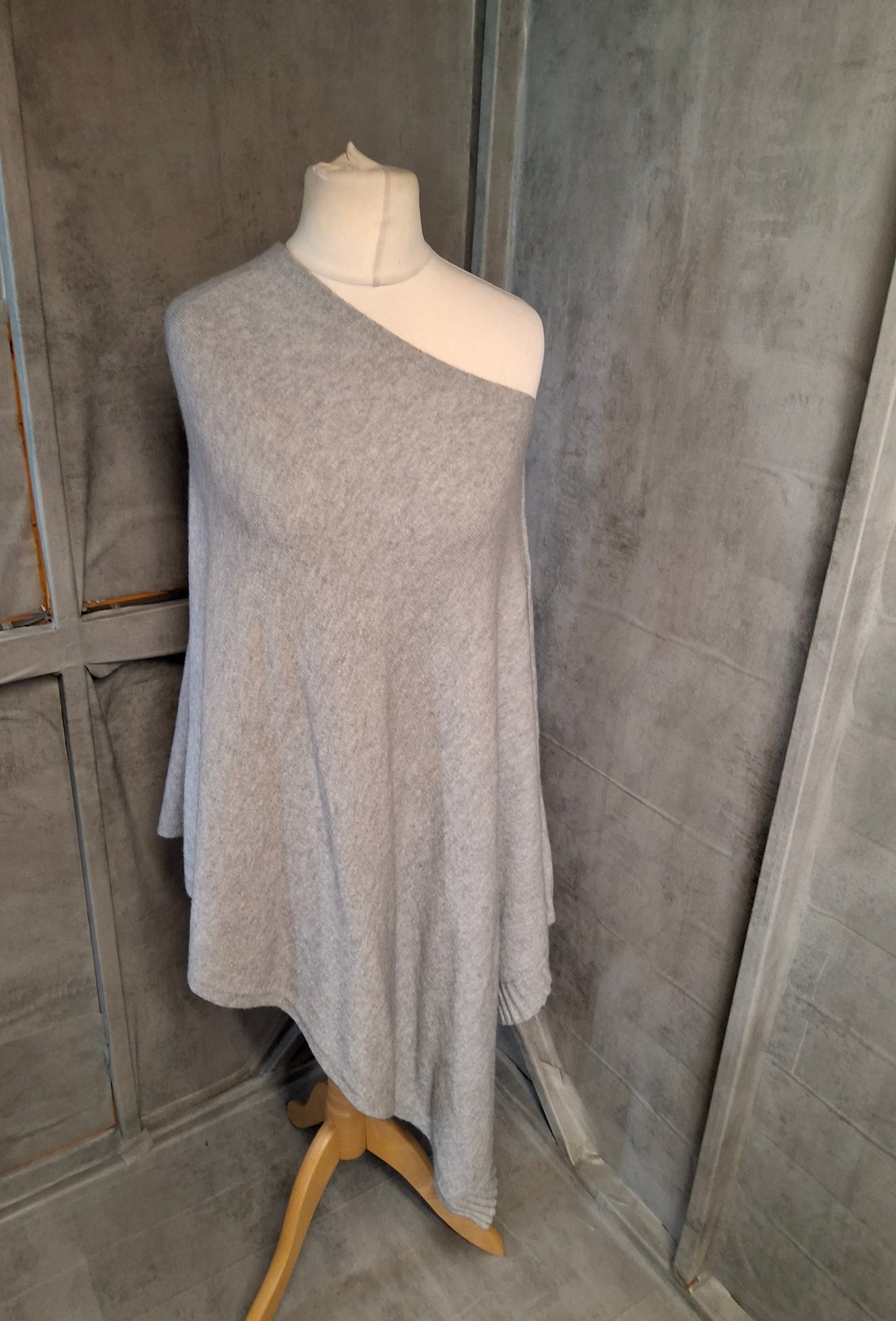 Grey Relaxed Knit Poncho – One Size (UK 12–20) – Viscose Wool Blend
