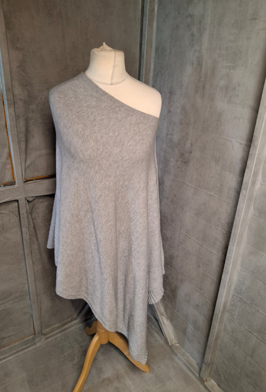 Grey Relaxed Knit Poncho – One Size (UK 12–20) – Viscose Wool Blend
