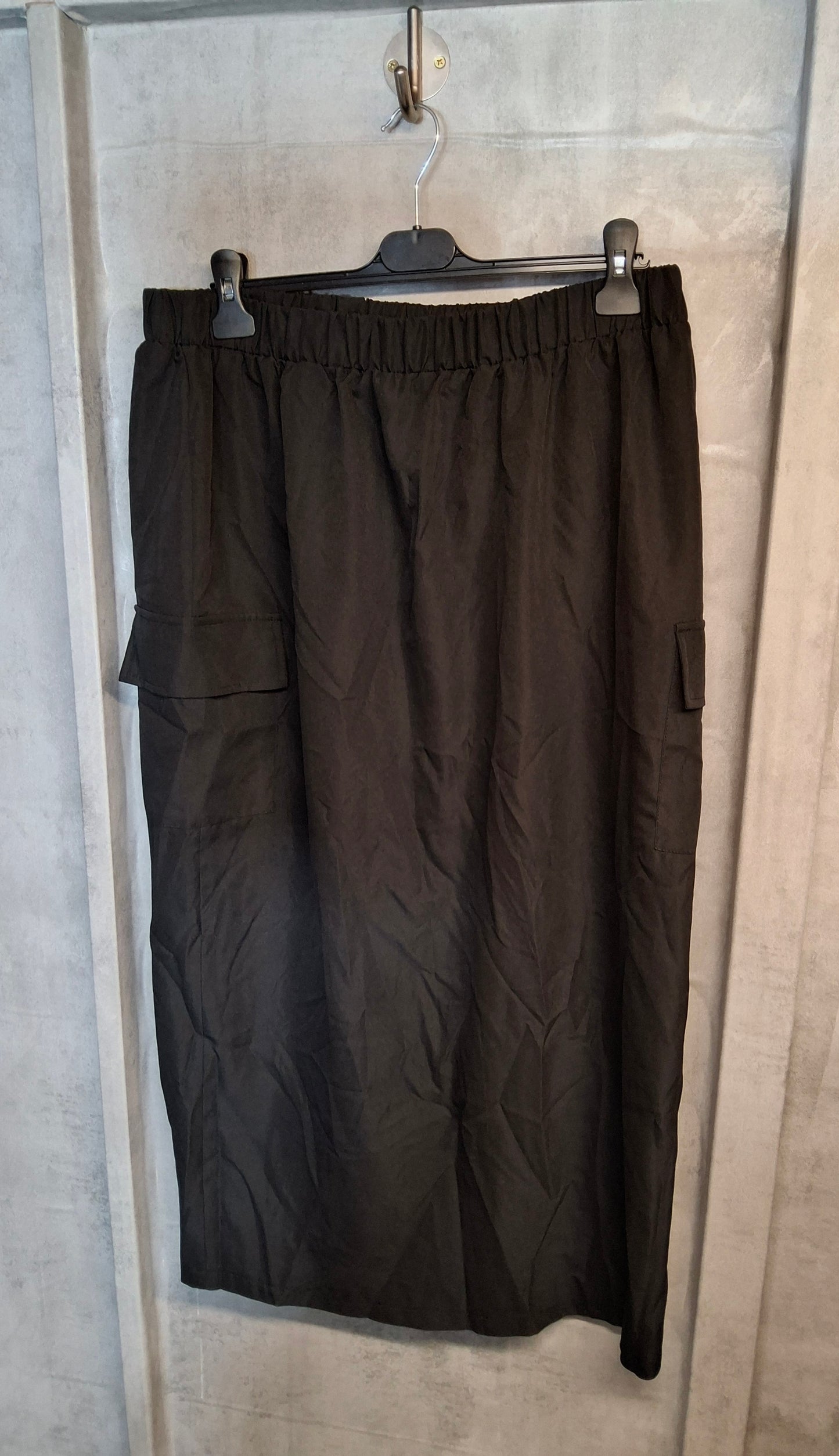 Shein Curve Black Cargo Maxi Skirt – Size 18/20 – Elastic Waist & Back Slit
