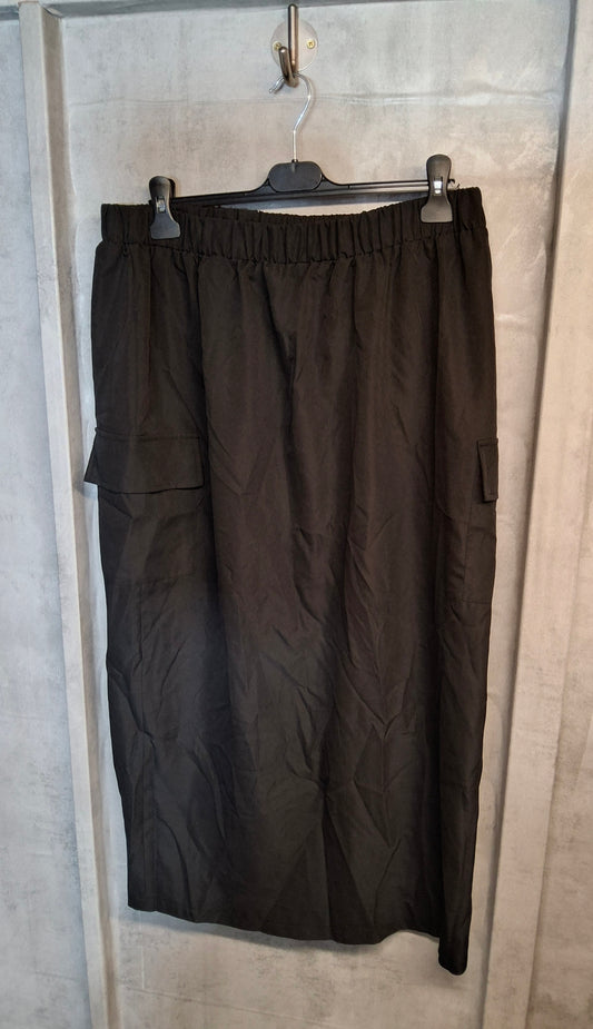 Shein Curve Black Cargo Maxi Skirt – Size 18/20 – Elastic Waist & Back Slit