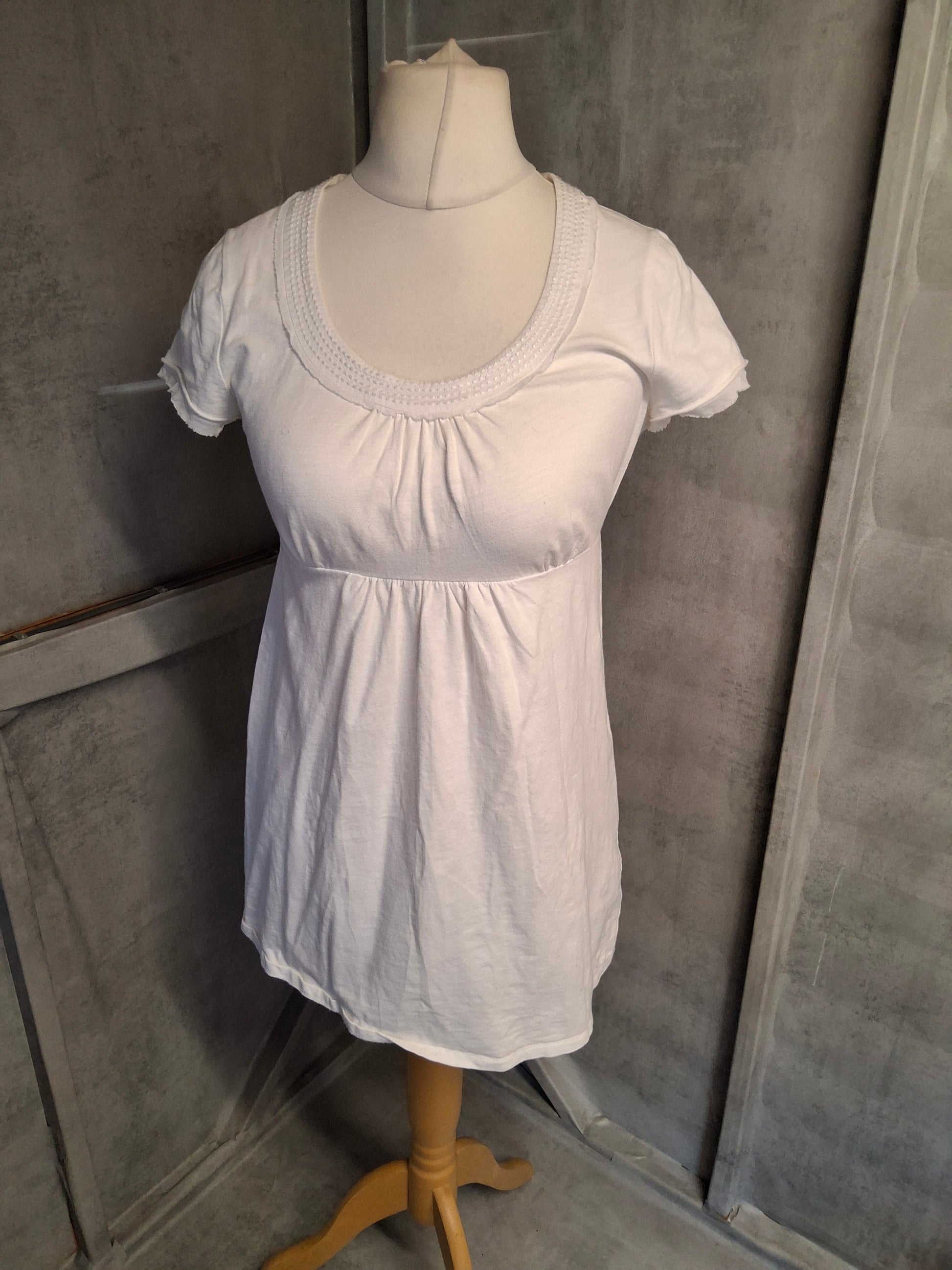 Boden White Scoop Neck Gathered Bust Tee – Size 12
