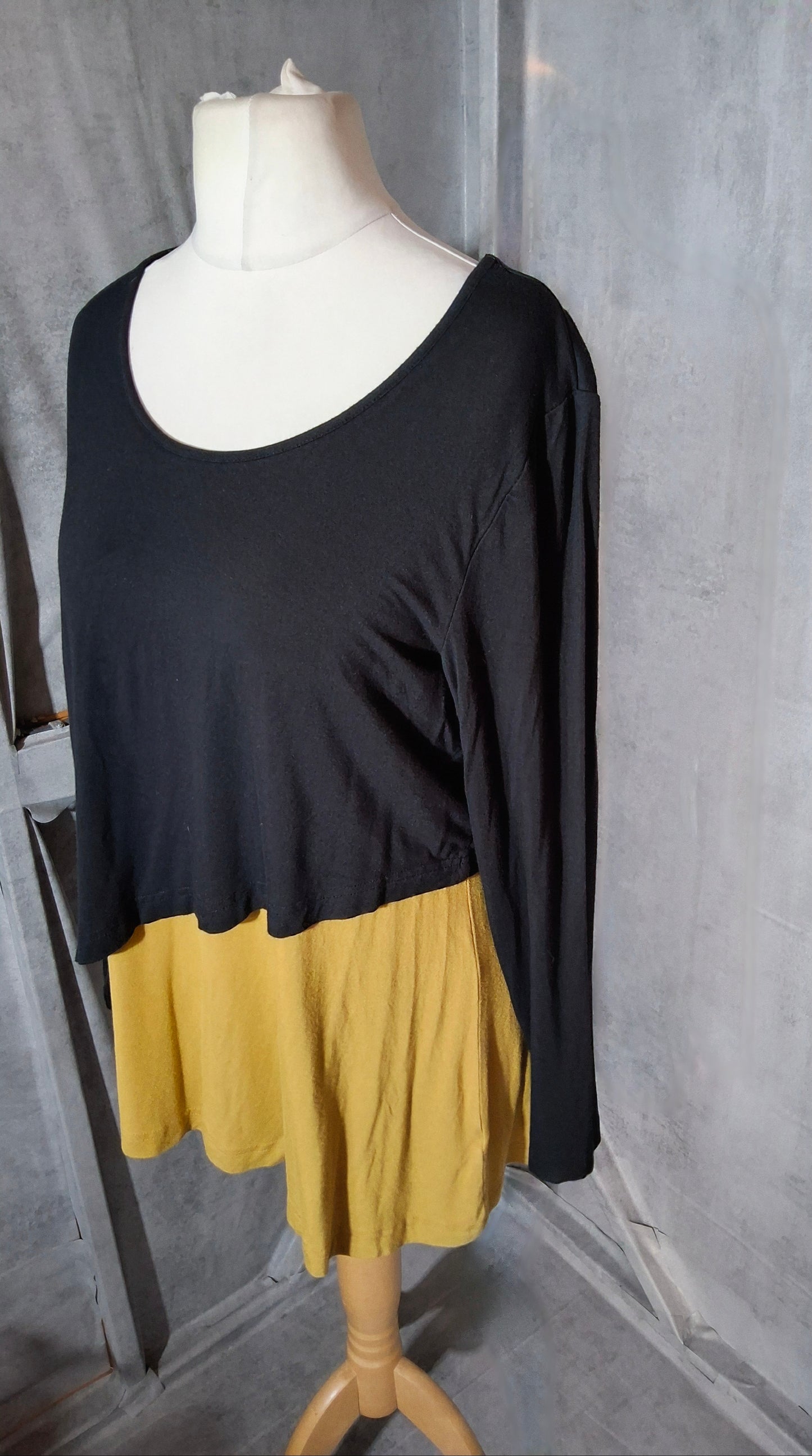 Capri Black & Mustard Layered Long Sleeve Top – Size S/M (Fits size 10–14)