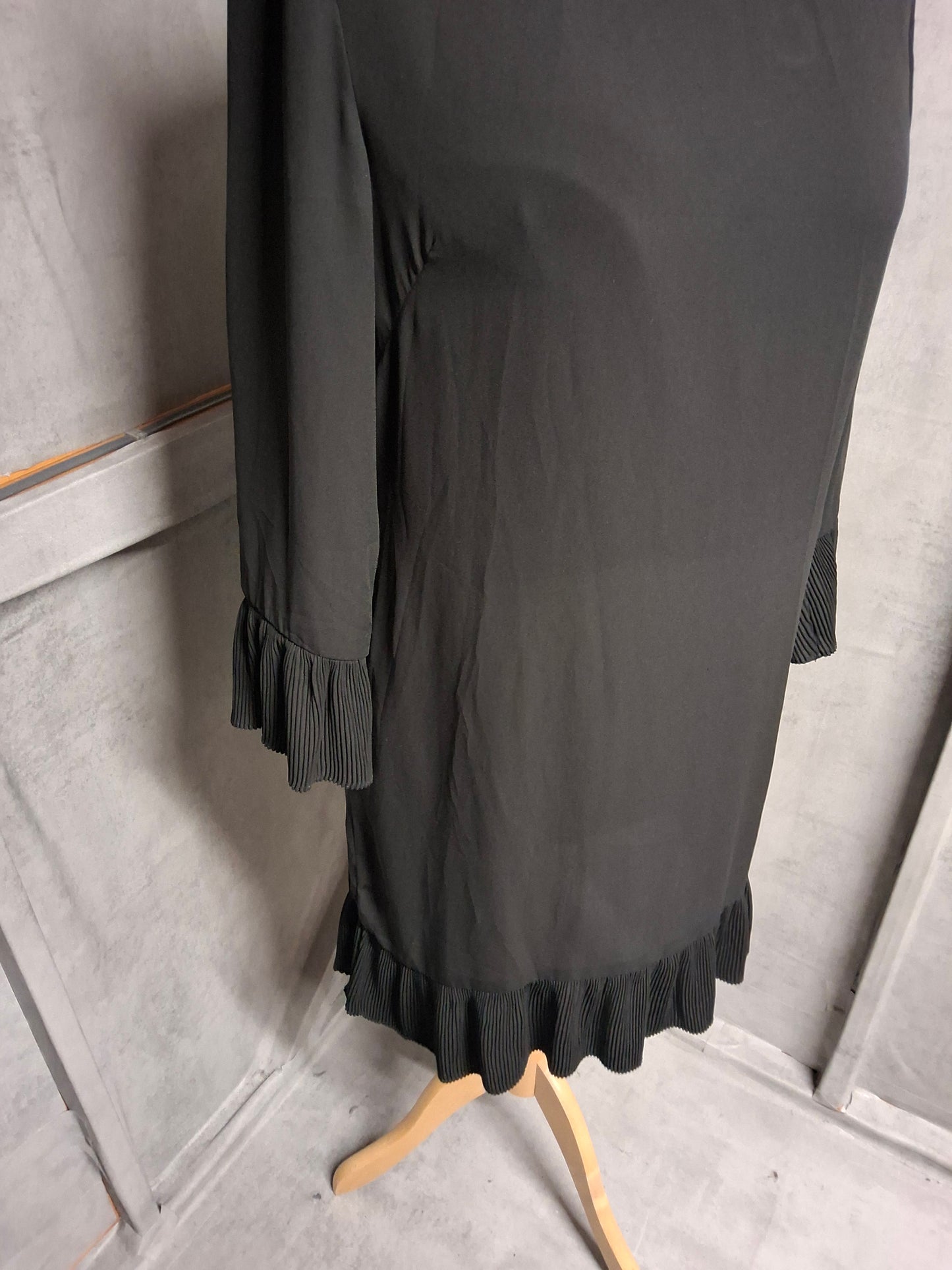 Darling London Black Frill Dress – Size 10 – Knee Length