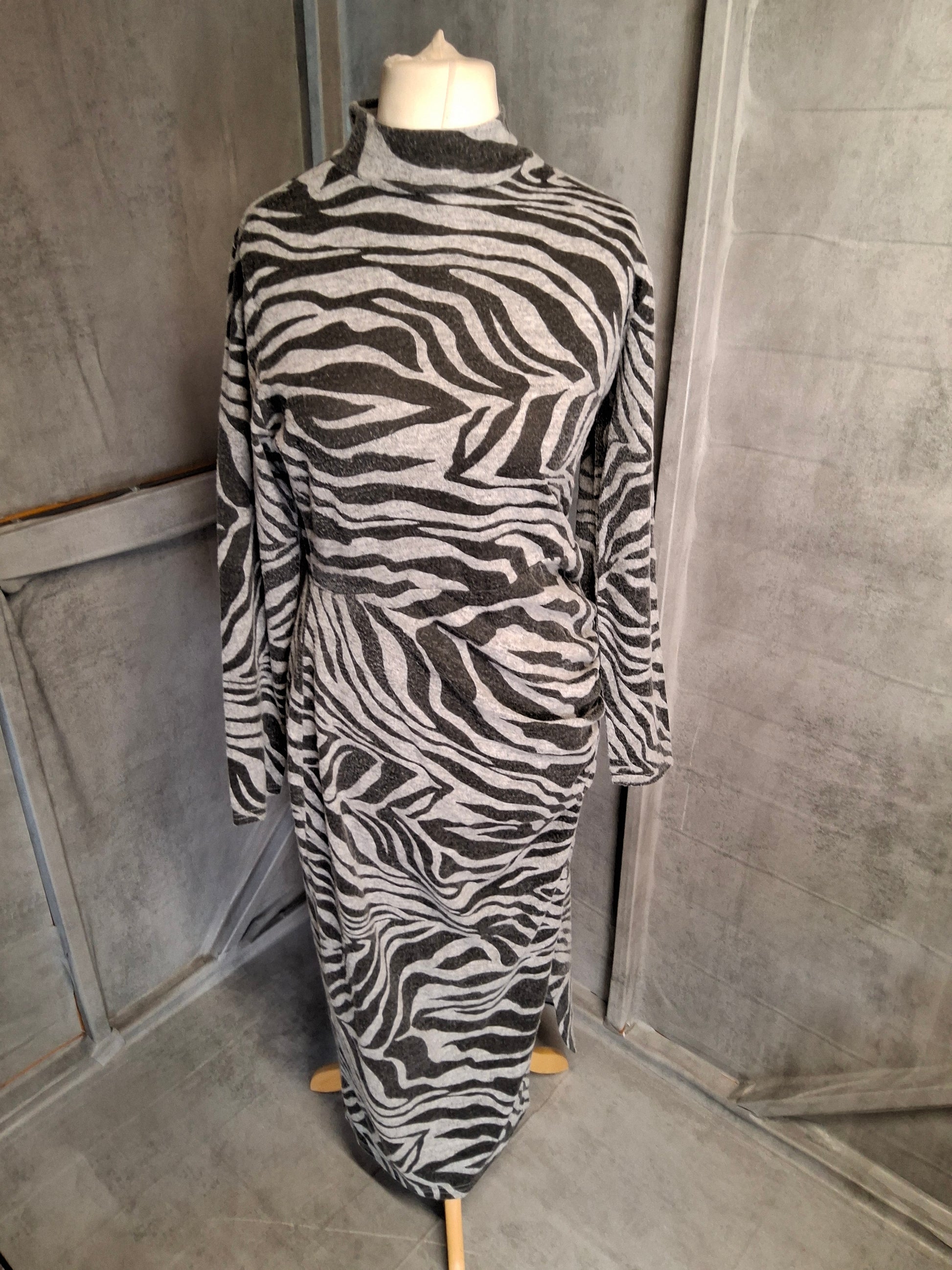 Studio Grey & Black Zebra Print Midi Dress – Size 16
