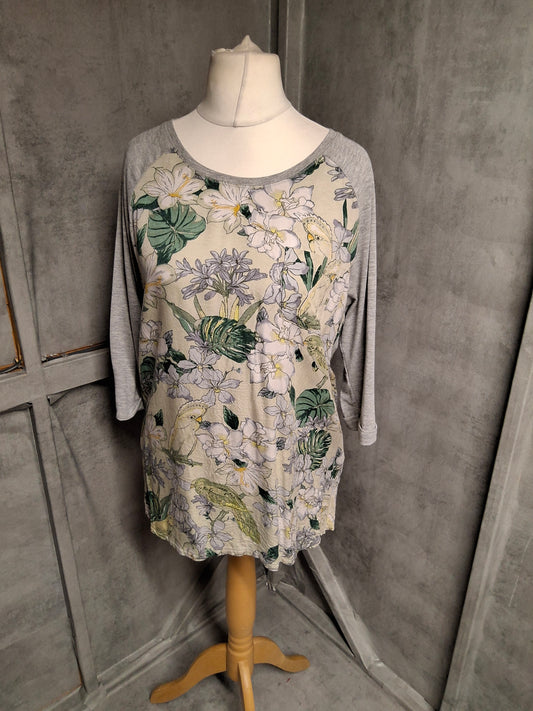 Tu Grey Floral Bird Print Top – Size 18 – Relaxed Fit ¾ Sleeve
