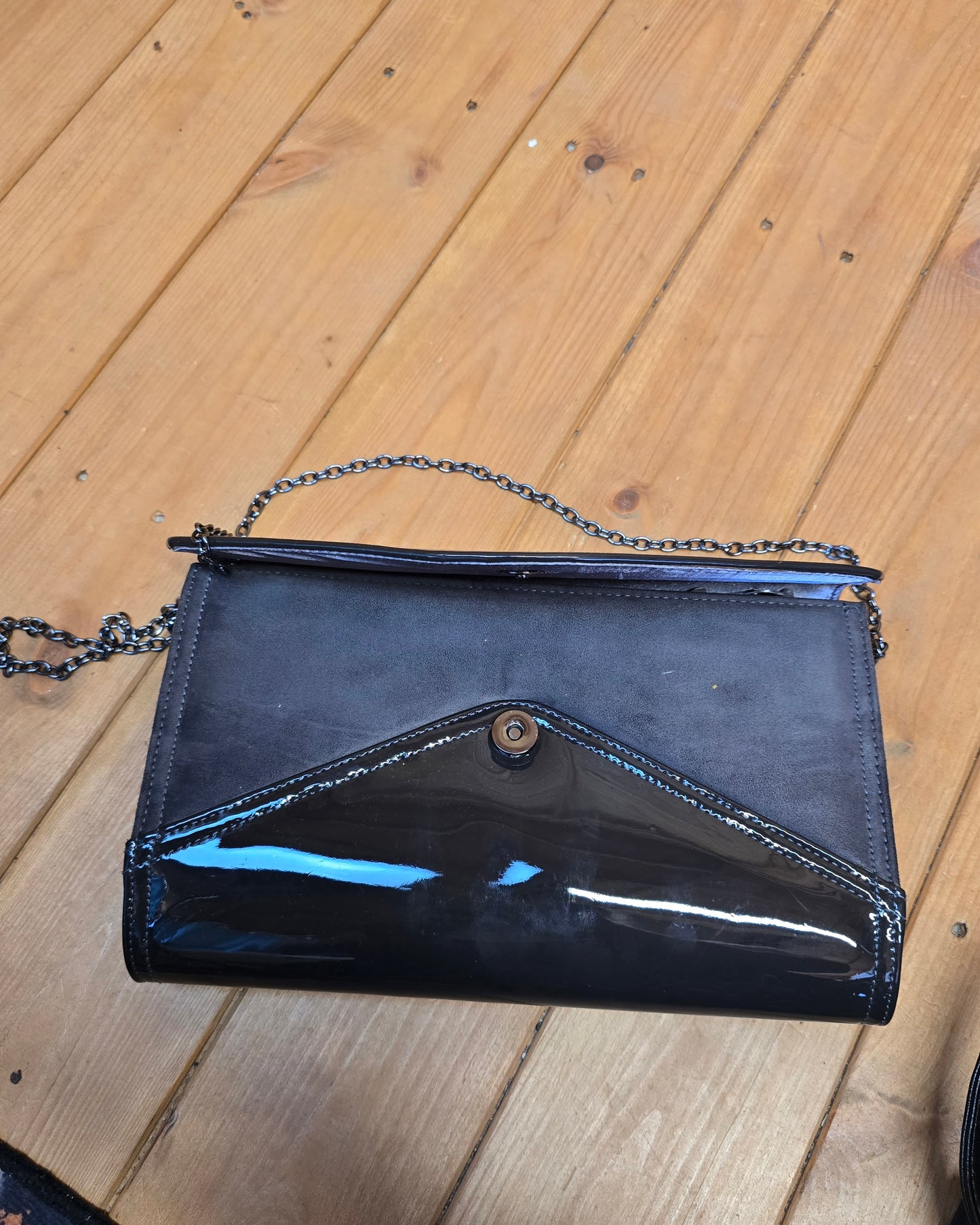 🖤 Hotter Black Patent Clutch Bag with Chain Strap – New with Tags