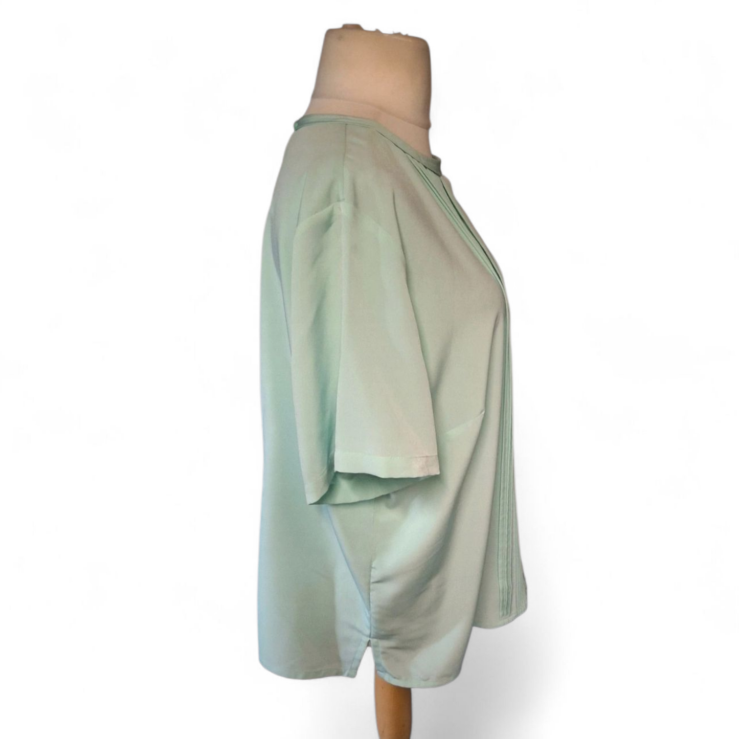 Victoria Layne Mint Green Blouse – Size 24 – Pintuck Front – 100% Polyester
