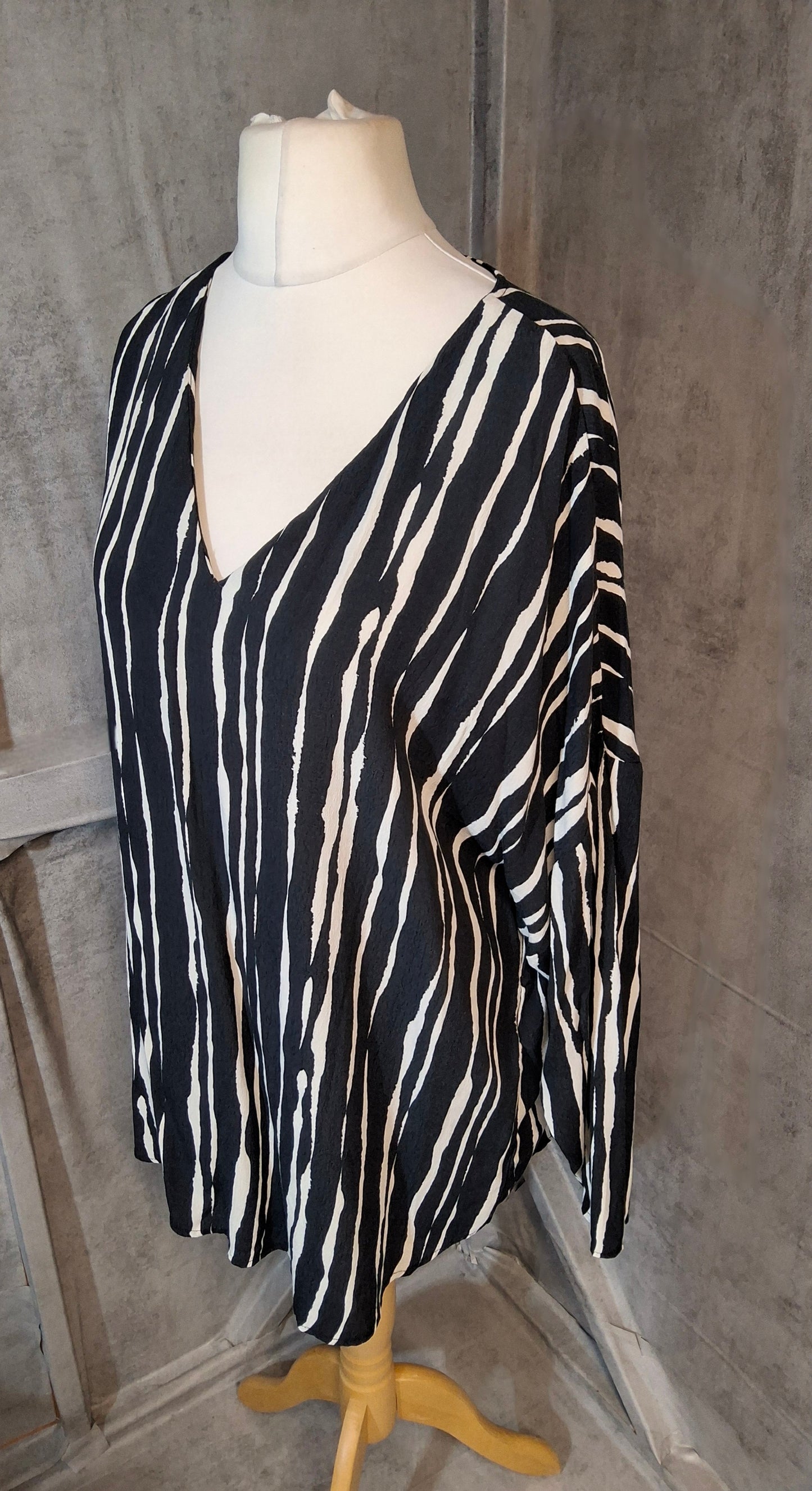 F&F Black & White Striped Oversized Blouse – Size 10 – 100% Viscose