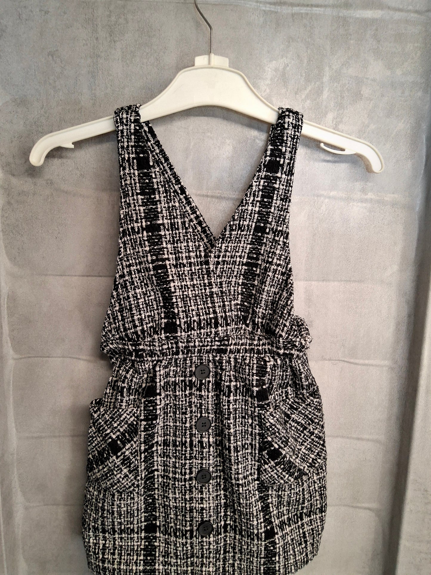 Matalan Girls Black & White Knitted Pinafore Dress – Age 7