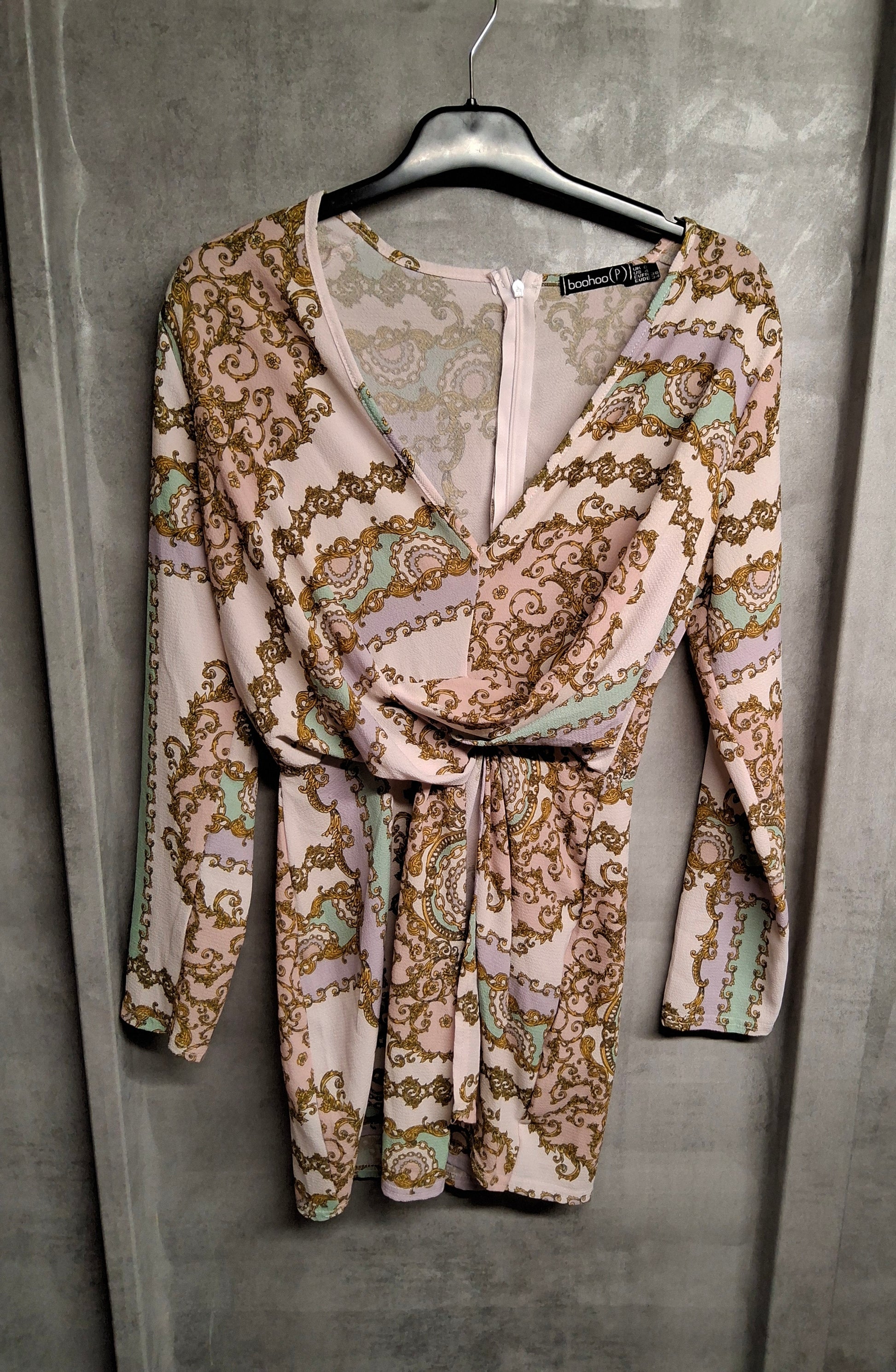 Boohoo Petite Pink & Gold Patterned Wrap Mini Dress – Size 8
