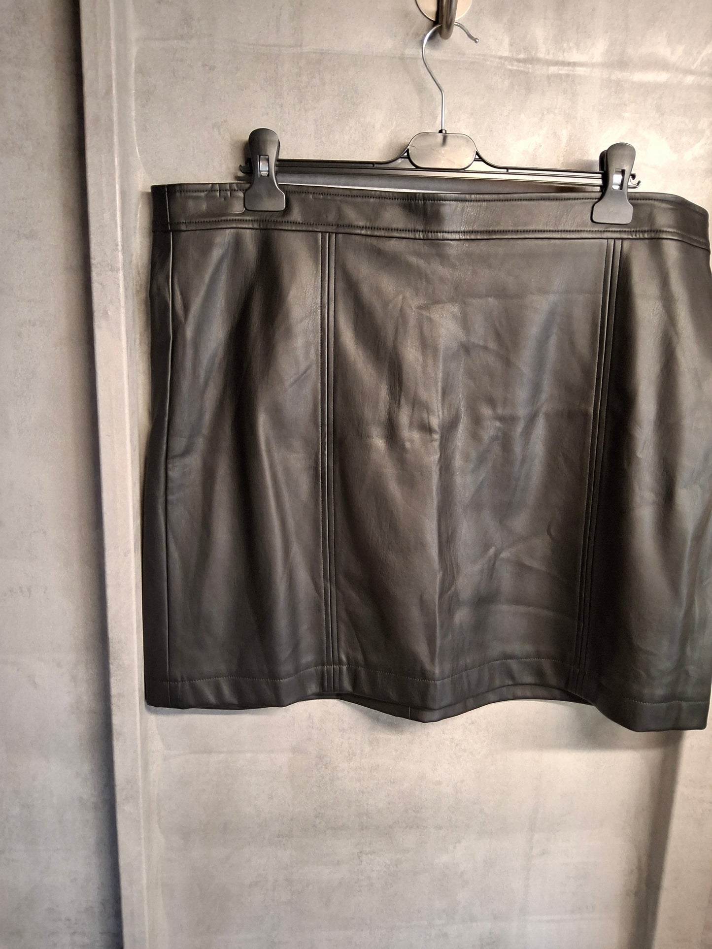 M&Co Black Faux Leather Mini Skirt – Size 20 – NWT