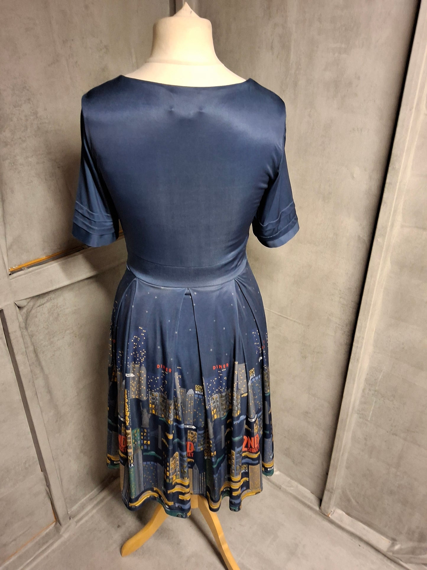 Lindy Bop Navy New York Print Midi Dress – Size 10 – Ruched Bust & Lined