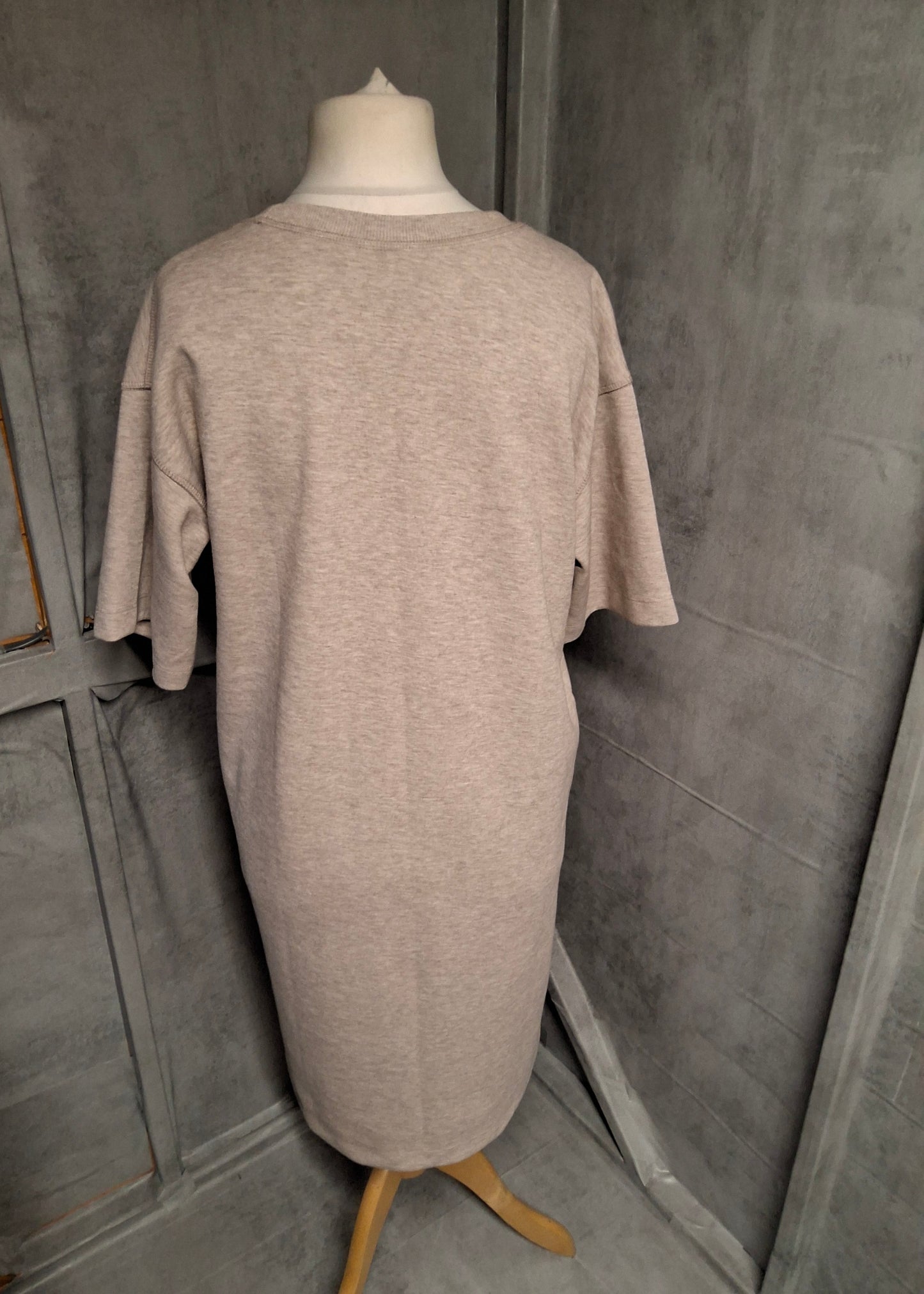 H&M Beige Oversized Jumper Dress – Short Sleeves – EUR XS (UK size 8/10)