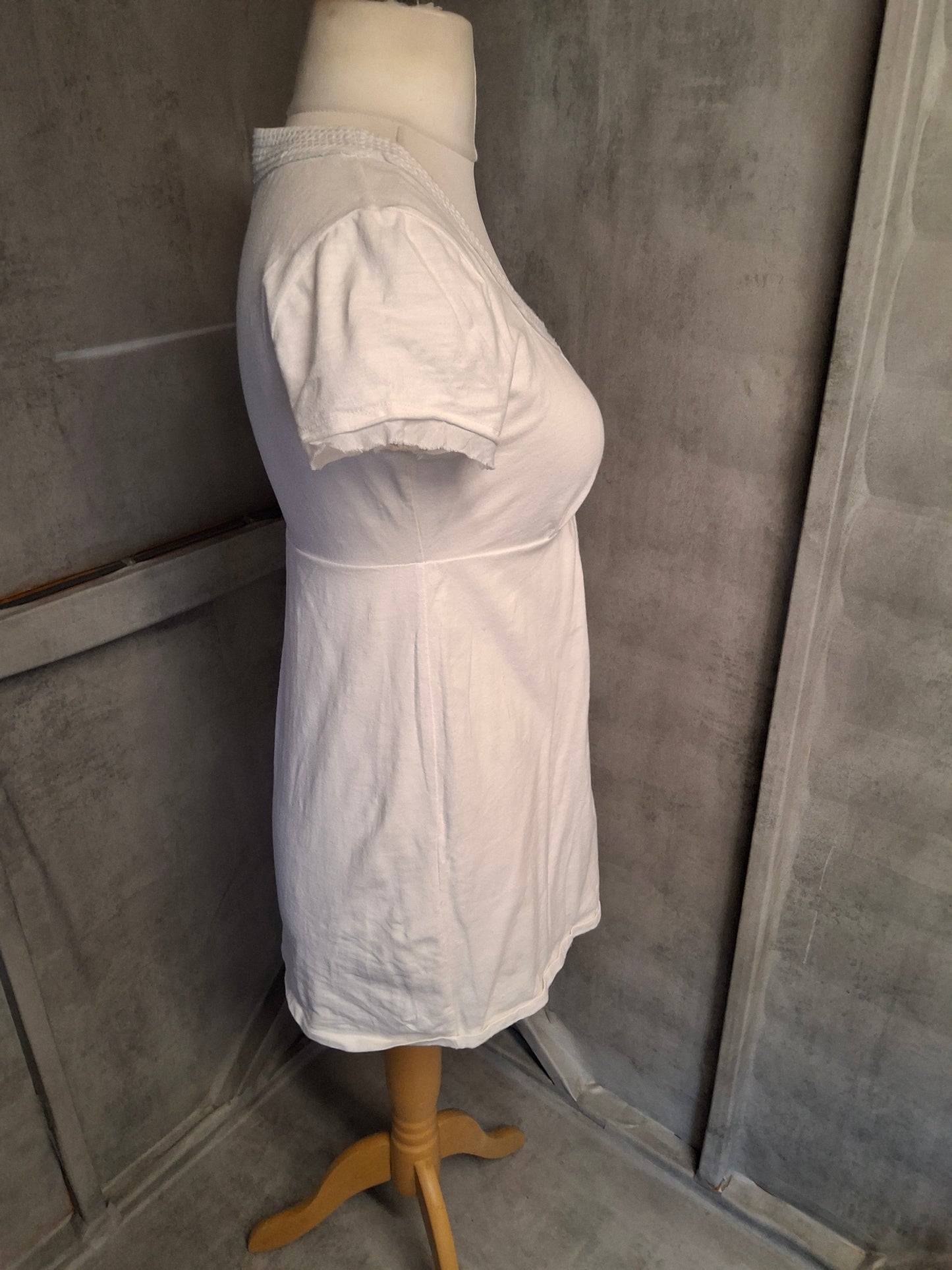 Boden White Scoop Neck Gathered Bust Tee – Size 12