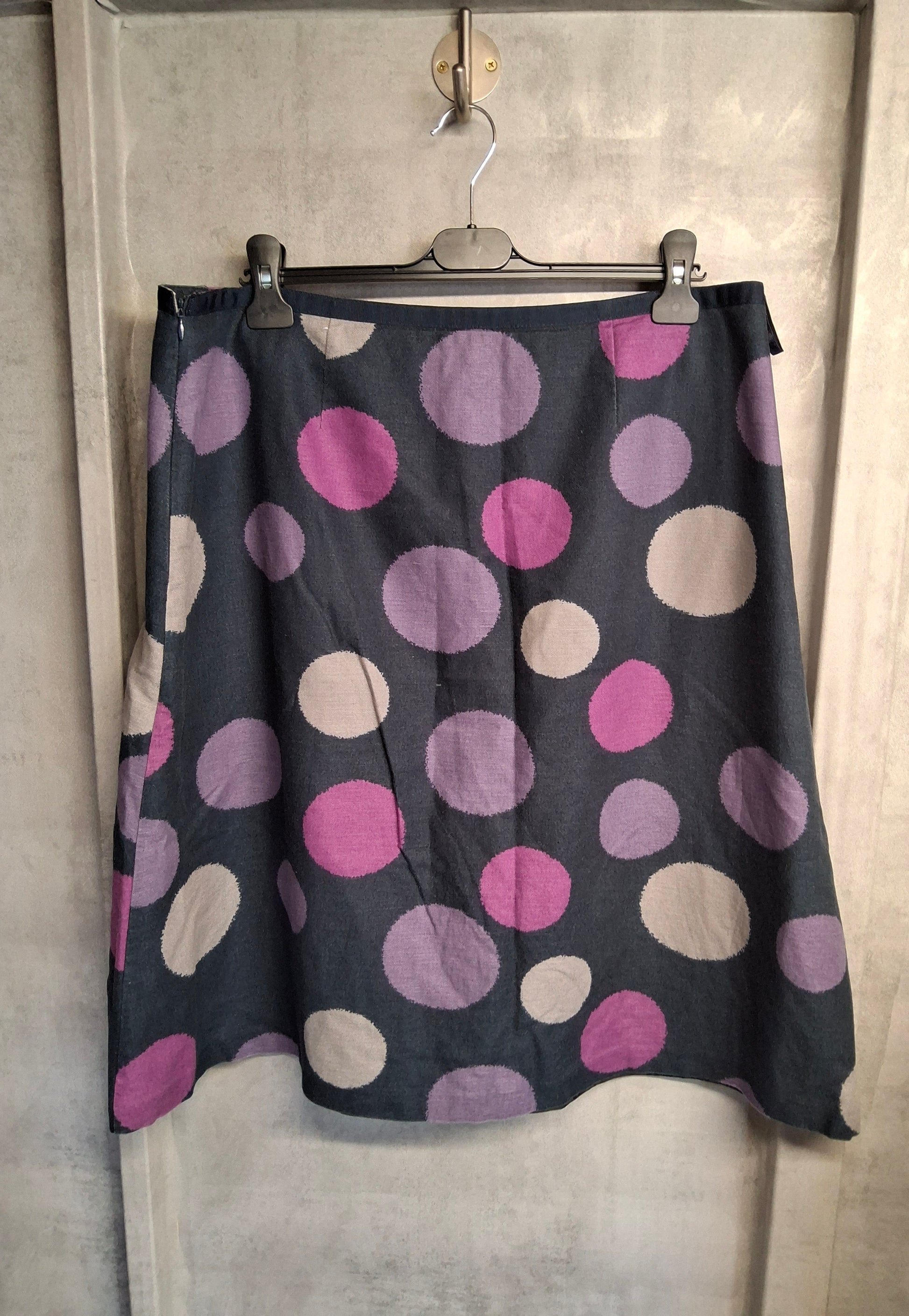 Laura Ashley Navy & Pink Polka Dot Knee Length Skirt – Size 18 – Linen & Cotton Blend
