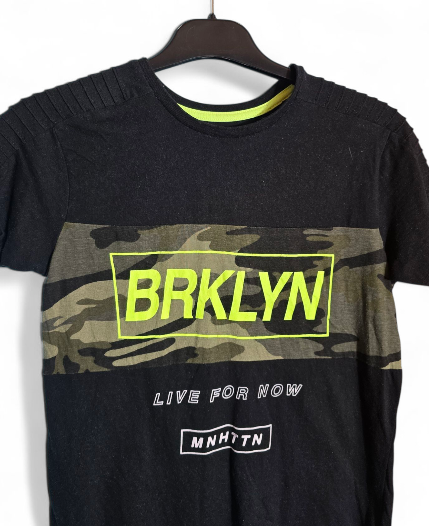 Primark Boys Black & Green Short Sleeve T-Shirt | Ribbed Shoulder Detail | Age 10-11 Years