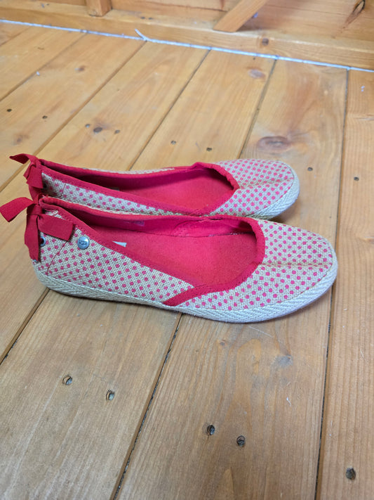 UGG Australia Polka Dot Slip-On Flats shoes UK 4.5 – Beige/Red, Bow Back, Fleece Lined, Casual Style