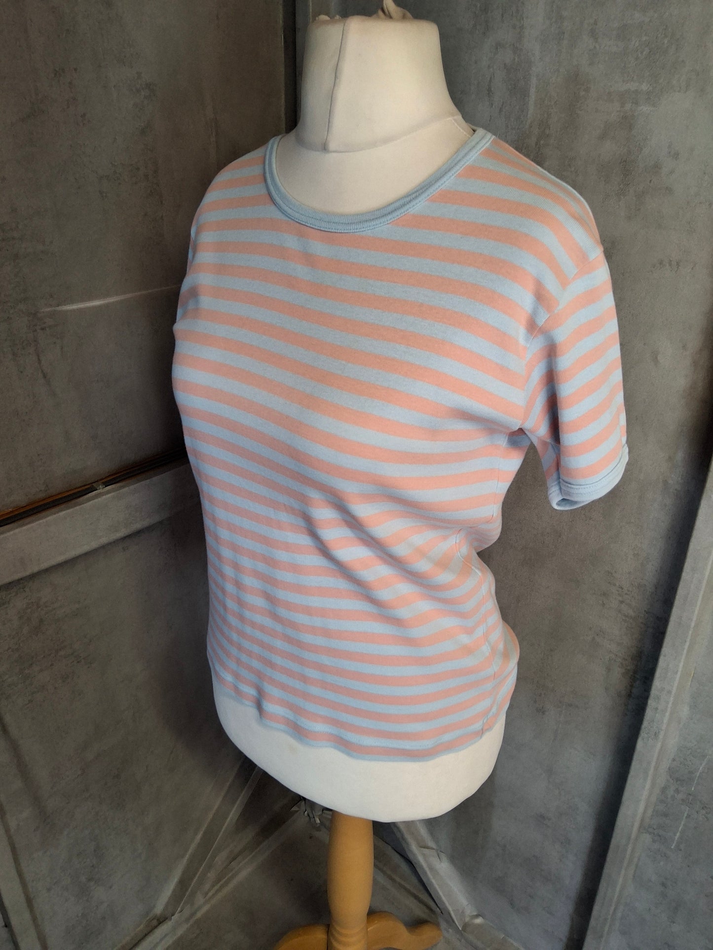 Levi’s Stripey Sass Tee – Size L (size 12/14) – Blue & Orange Vibes