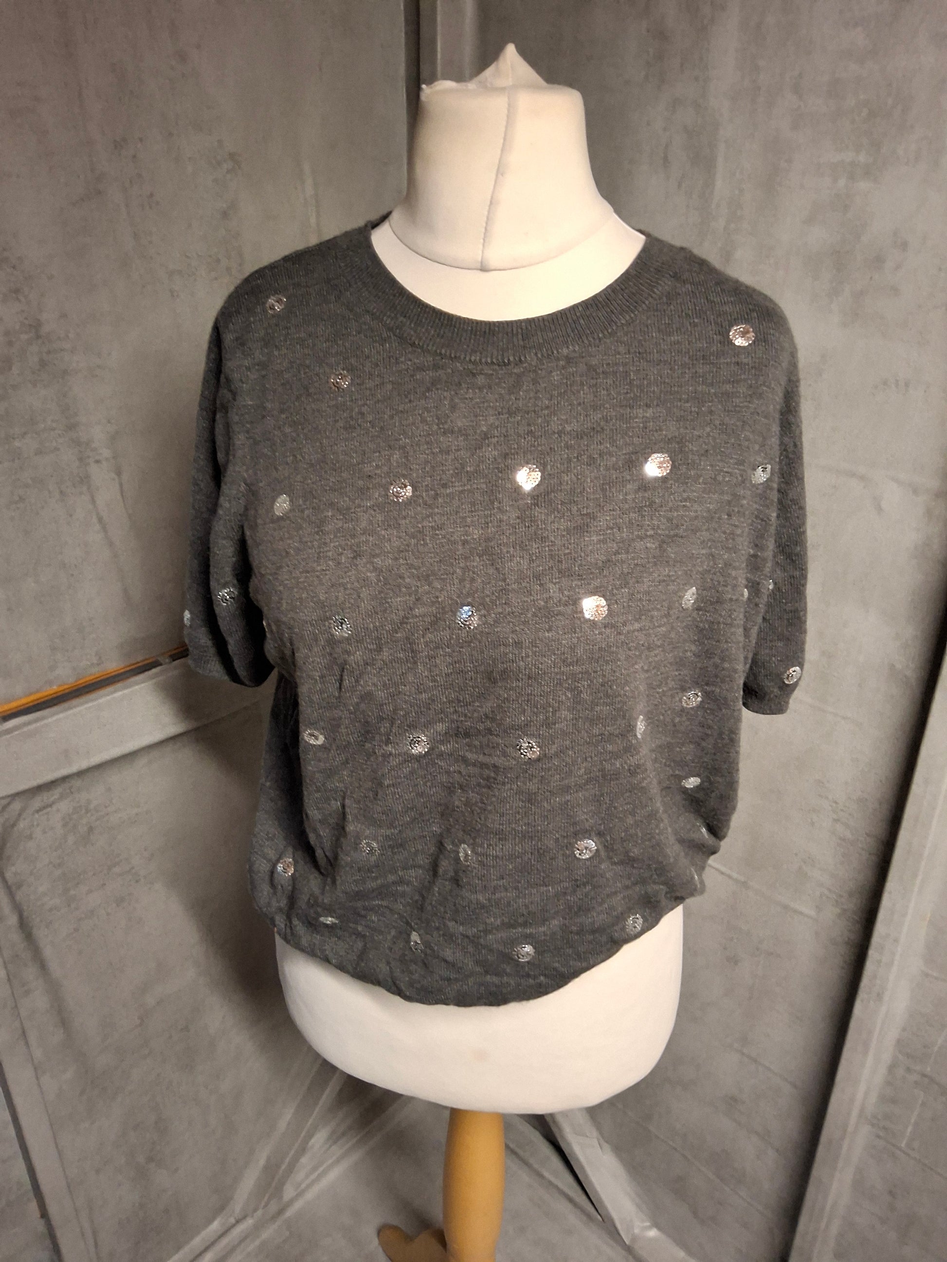M&S Classic Grey Short Sleeve Jumper – Sequin Detail – Size 16 – 100% Acrylic Knit