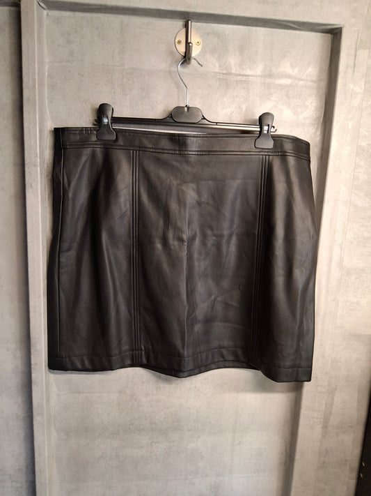 M&Co Black Faux Leather Mini Skirt – Size 20 – NWT
