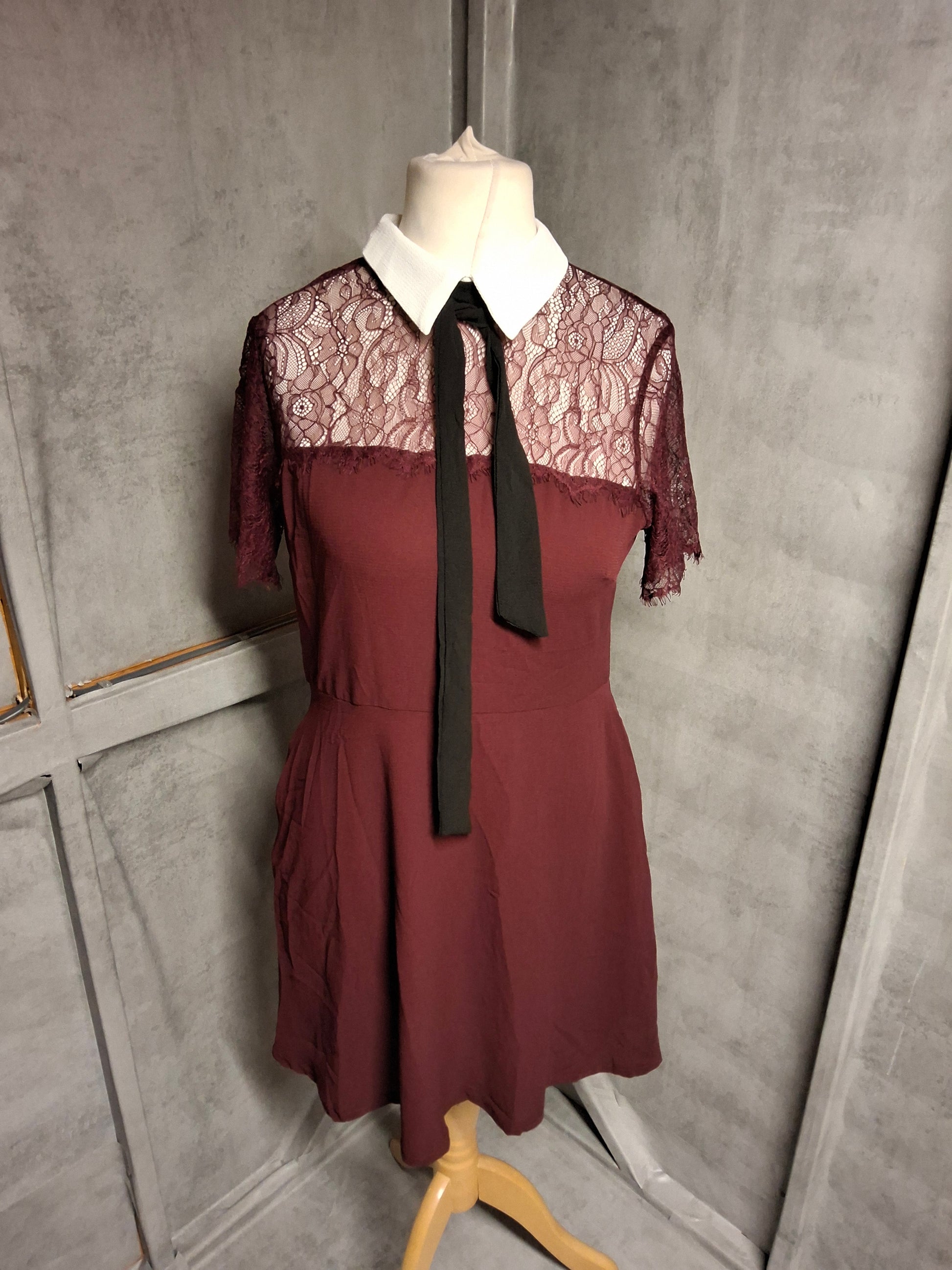 Blue Vanilla Burgundy Lace Collar Tie Dress – Size 12 – BNWT
