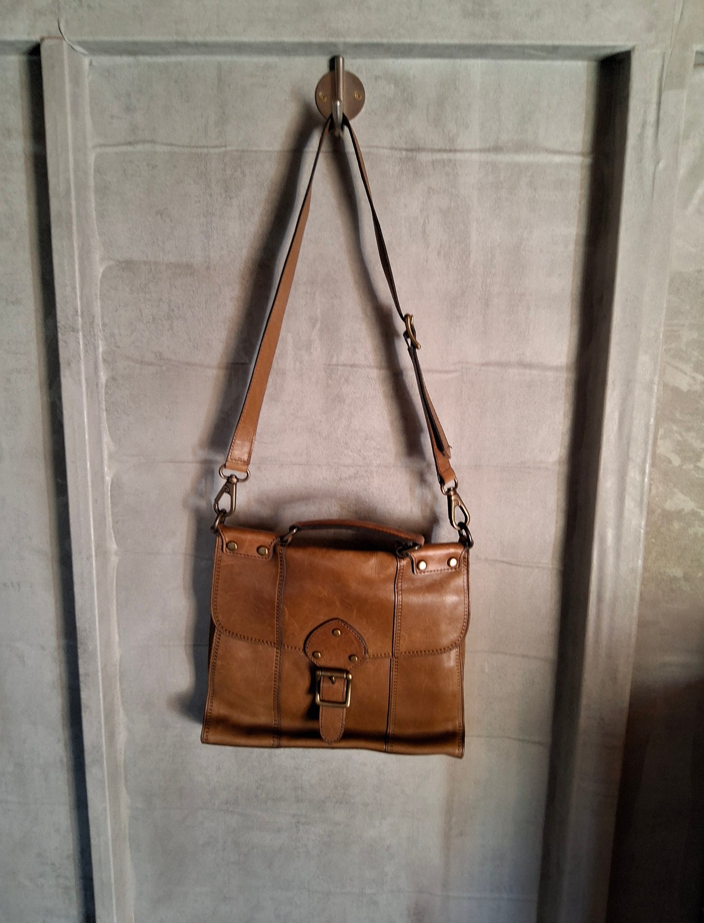 Fossil Brown Leather Satchel Bag – Adjustable Strap & Handle 