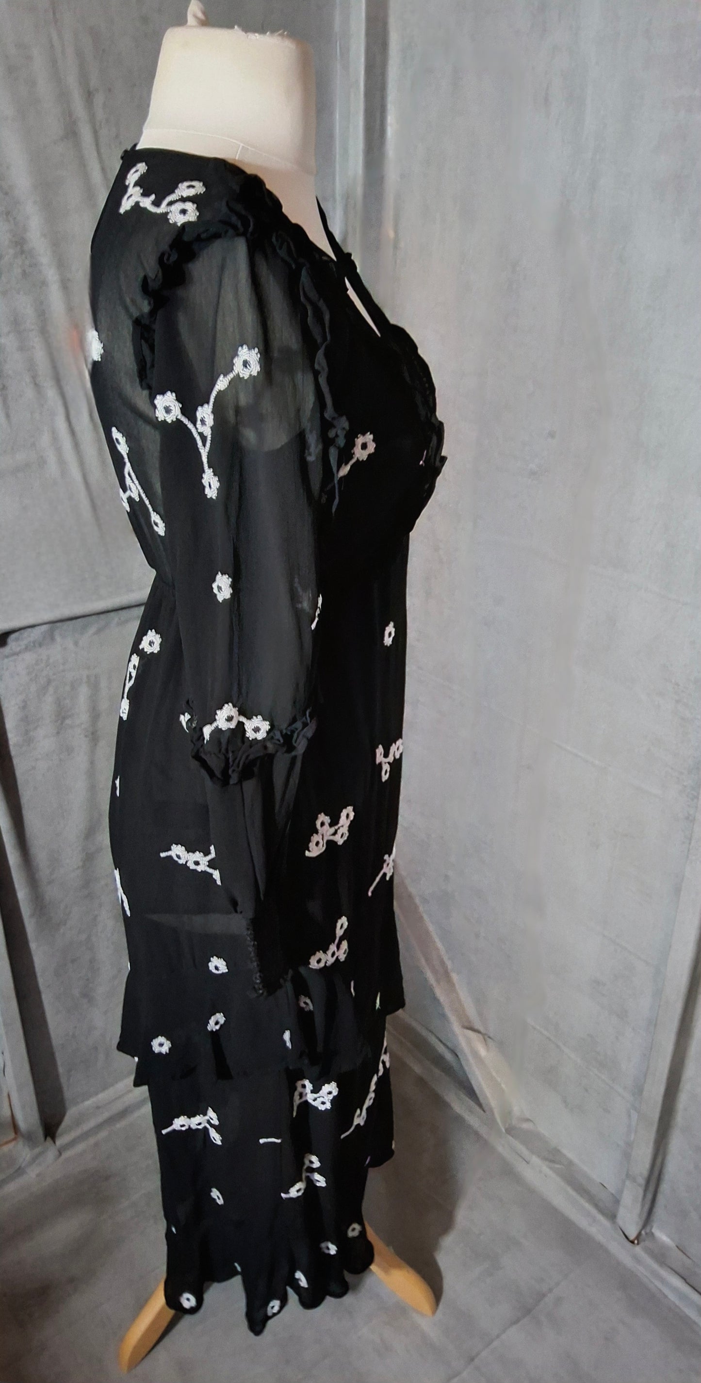 River Island Black & White Floral Frill Midi Dress – Size 8