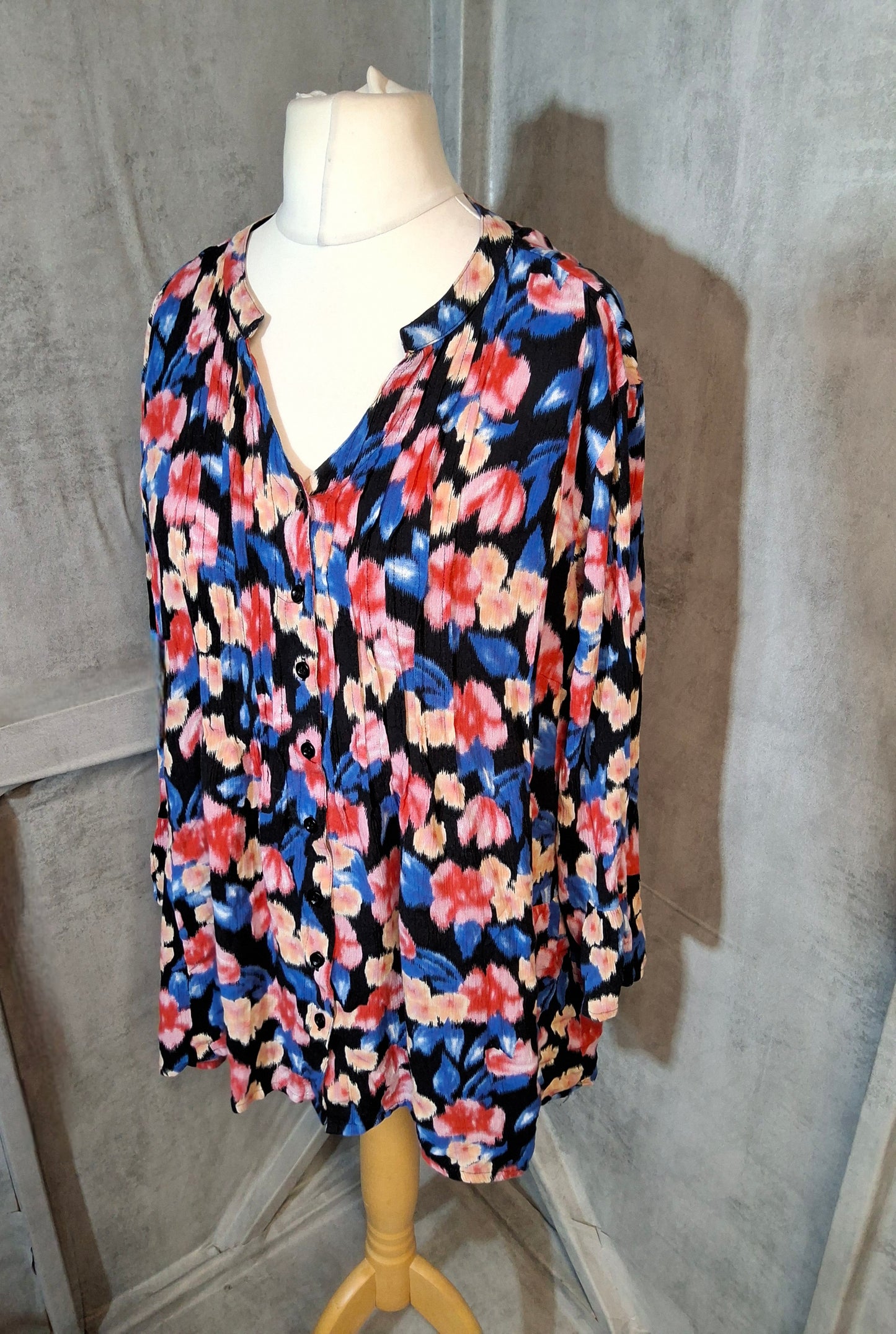 Cotton Traders Red & Blue Floral Blouse – Size 20, Viscose, Flared 3/4 Sleeves