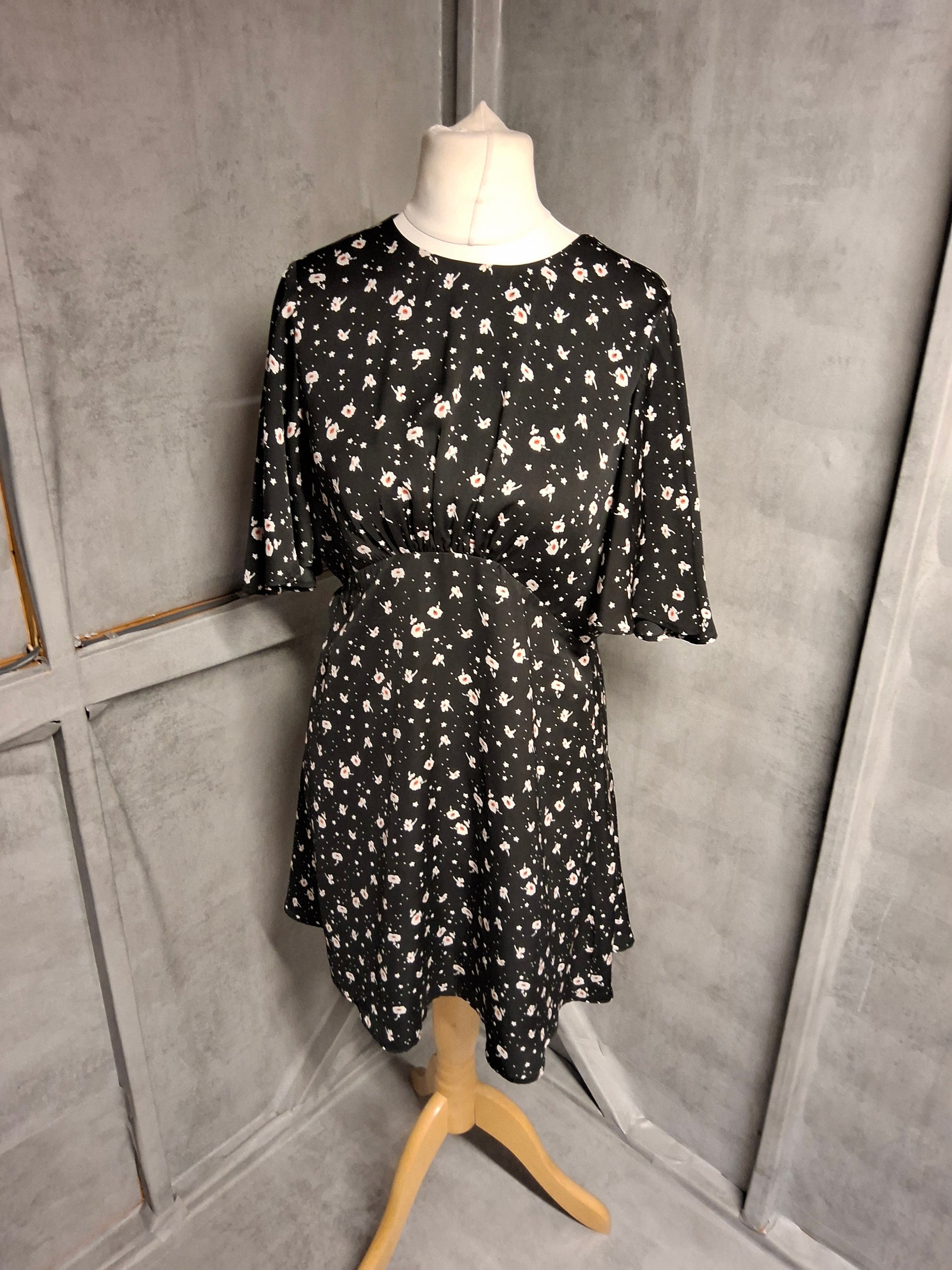 Topshop Black Floral Knee Length Dress – Size 12 Open Back Style
