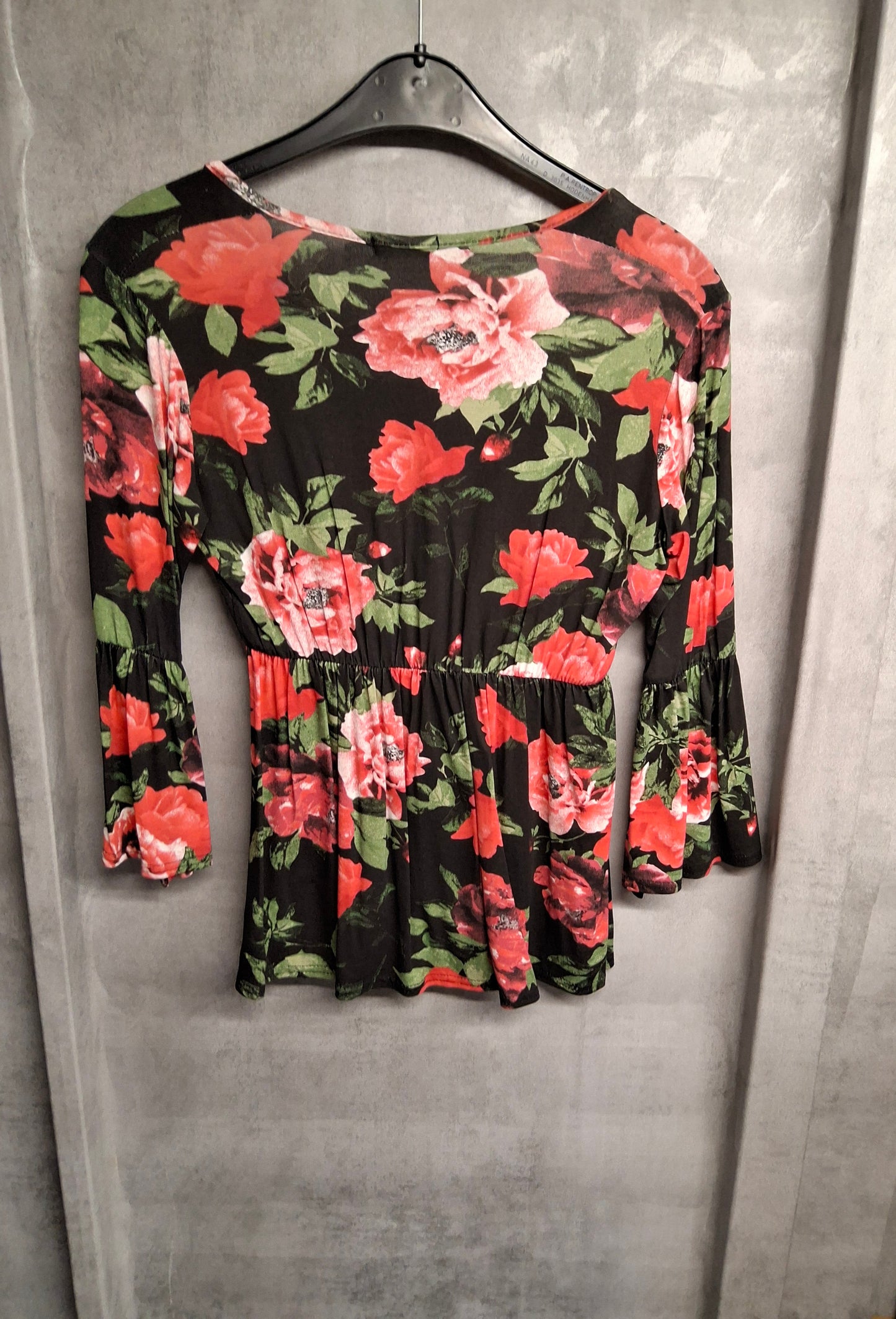 Boohoo Floral Peplum Top – Size 8 – NWT – Romantic Drama, But Make It Comfy
