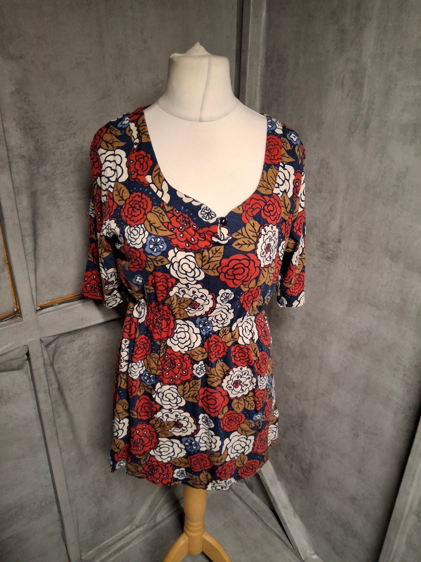 Weird Fish Navy Red & White Floral Tunic Top – Size 14 – ¾ Sleeve Cotton Modal
