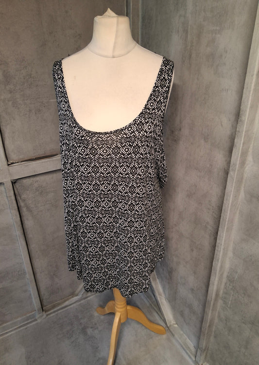 George Black & White Aztec Print Sleeveless Vest Top – Size 24 – 100% Viscose