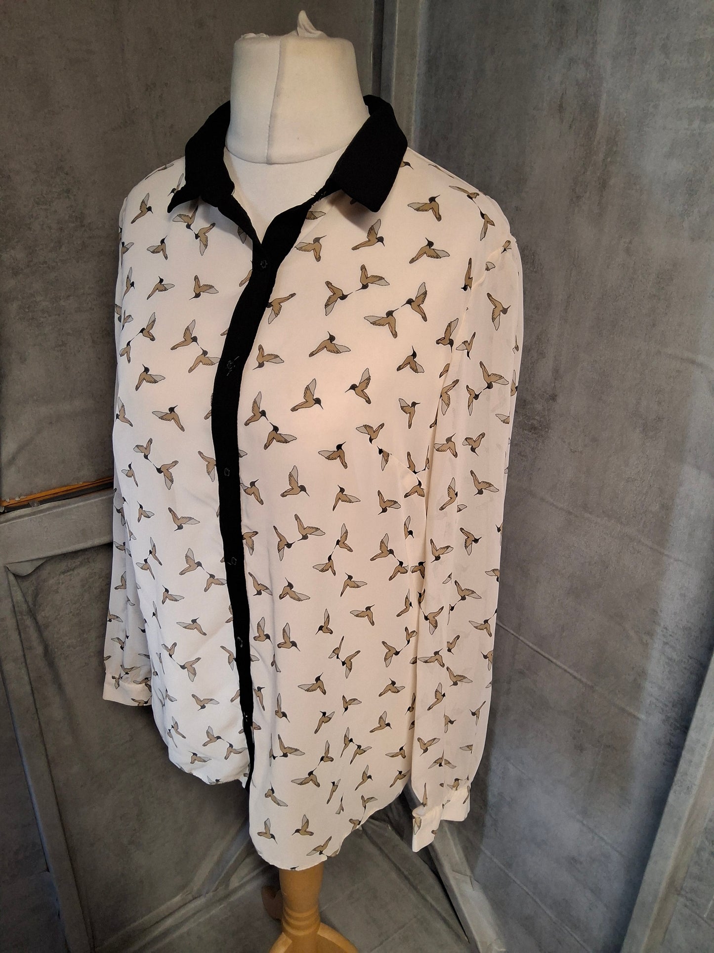Tu Cream & Black Bird Print Sheer Blouse – Size 14 – Polyester