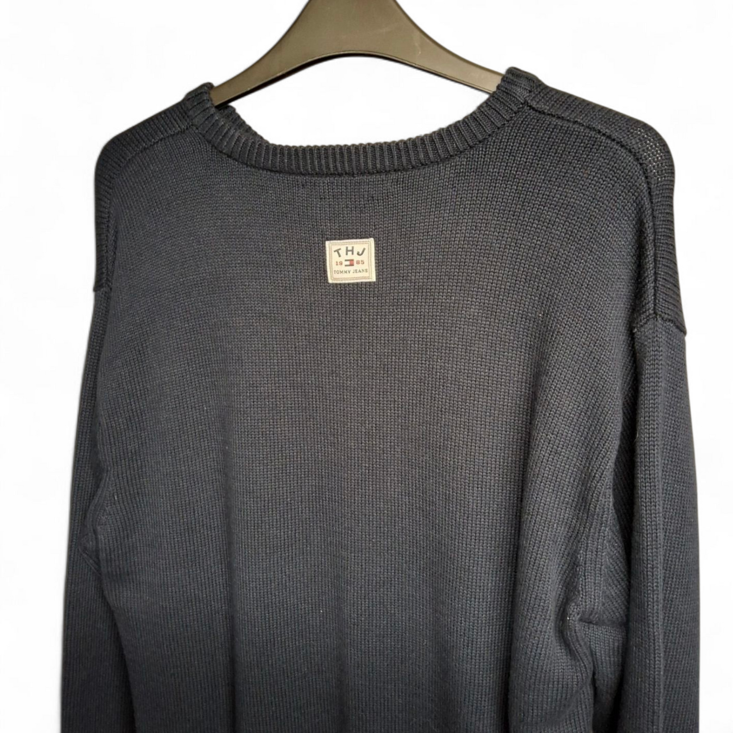 Men's Vintage 90s Tommy Hilfiger Navy Jumper – Crew Neck, Long Sleeve, Logo, Relaxed Fit, Size M