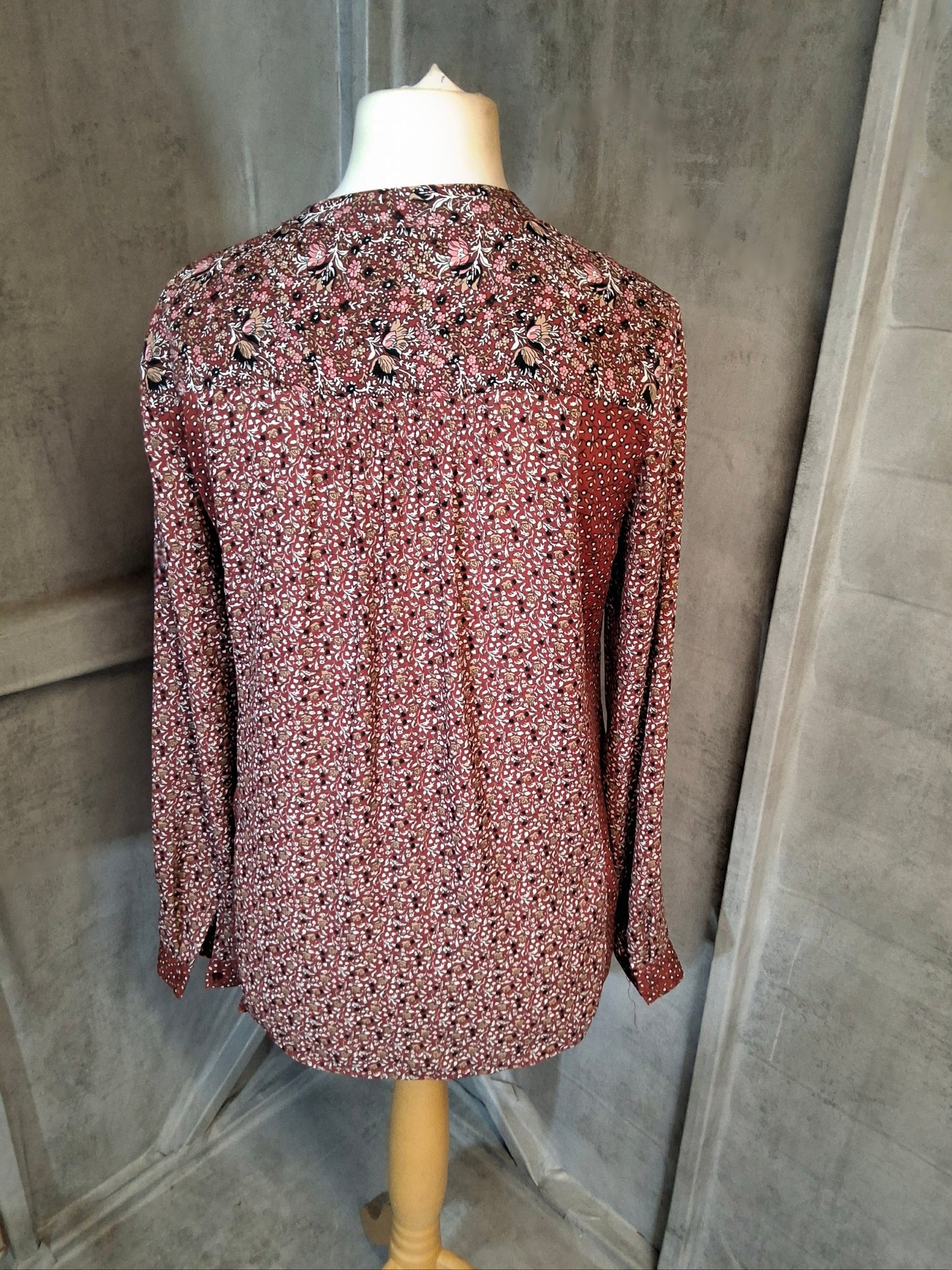 Zara Burgundy Red Floral Patchwork Blouse – Size M (UK size 10/12) – 100% Polyester